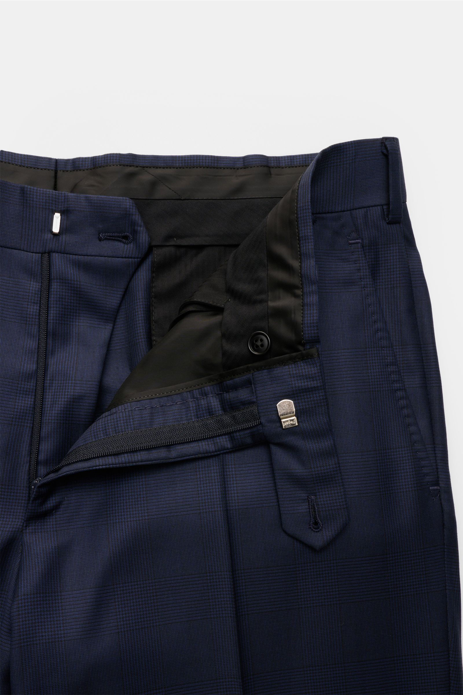 Close-up front view of Belvest Anzug dunkelblau/schwarz kariert trousers with open zipper, showing classic Glencheck pattern, pure wool, slim fit, and detailed waistband.