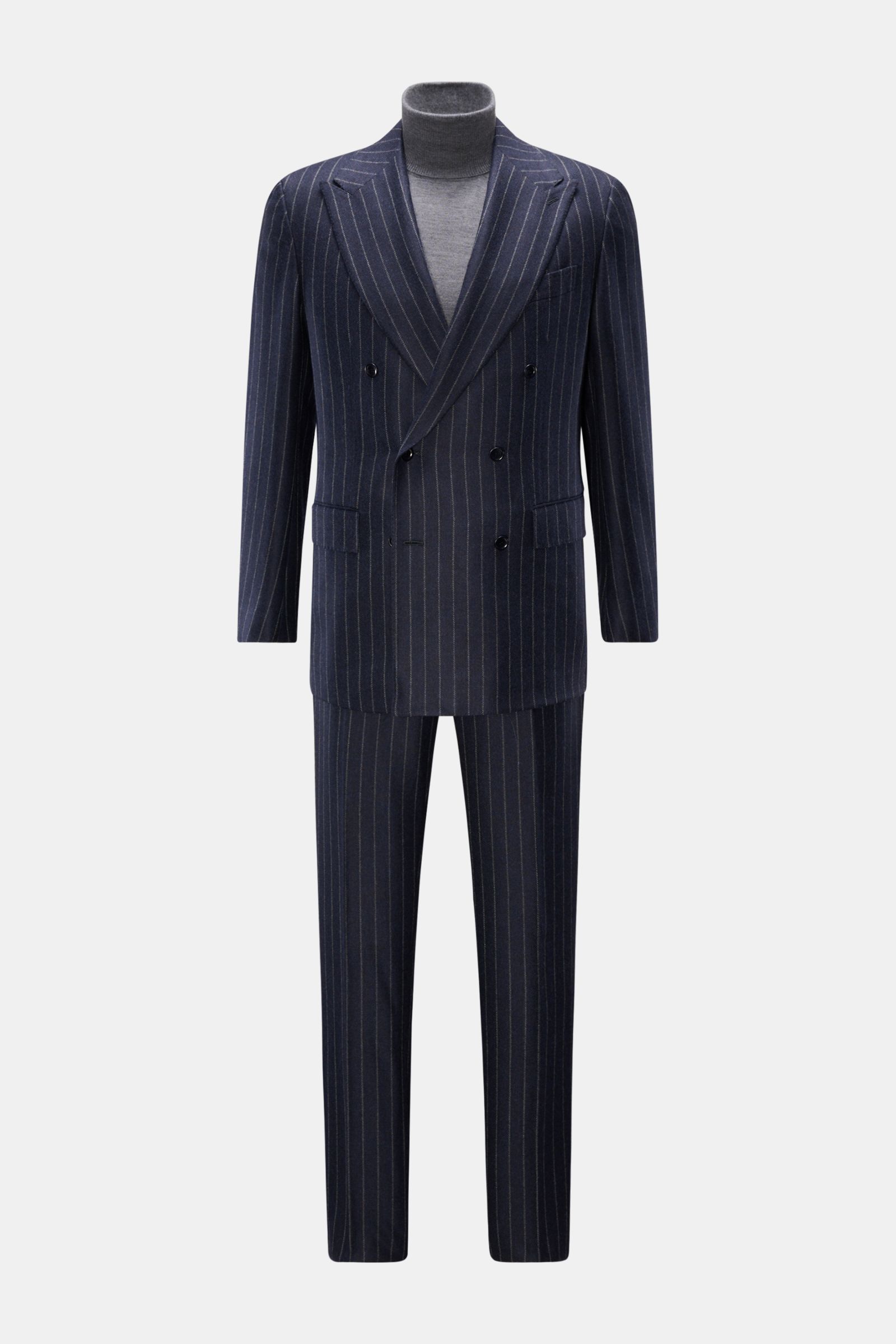 Stile Latino Anzug 'Andrea' navy/grau gestreift, frontale Ansicht, zweireihiges Sakko mit Chalk Stripes, Slim Fit Button-Fly-Hose, edler Woll-Viskose-Mix.