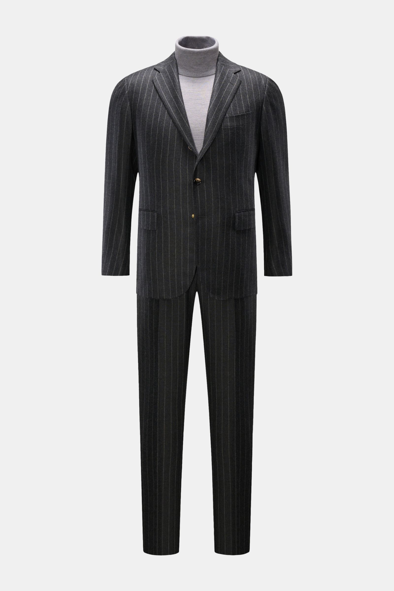 Stile Latino Anzug 'Vincenzo' anthrazit/grau gestreift, Slim Fit Zweiteiler mit Chalk Stripes, Drei-Knopf-Sakko und Button-Fly-Hose, frontale Ansicht.