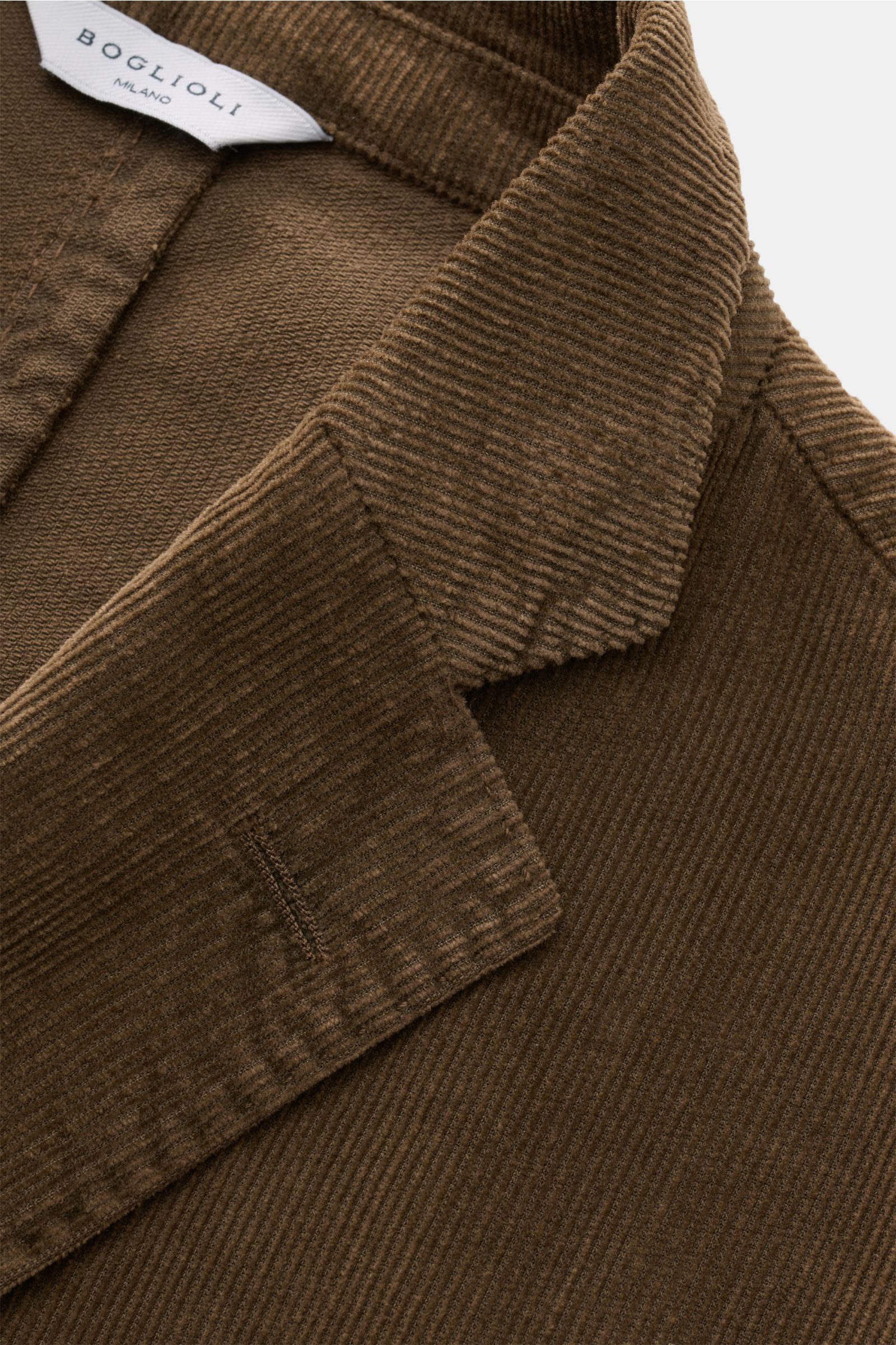 Brauner Cordkragen und Revers des Boglioli Cord Anzugs 'K. Jacket' navy, Nahaufnahme, hochwertige Baumwoll-Mix Qualität.