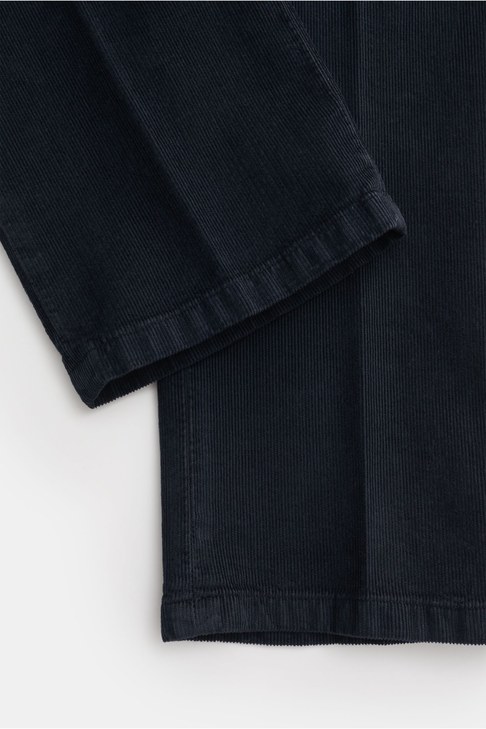 Close-up front view of the navy cord fabric on the Boglioli Cord Anzug 'K. Jacket' navy, showcasing fine texture and stitching details.