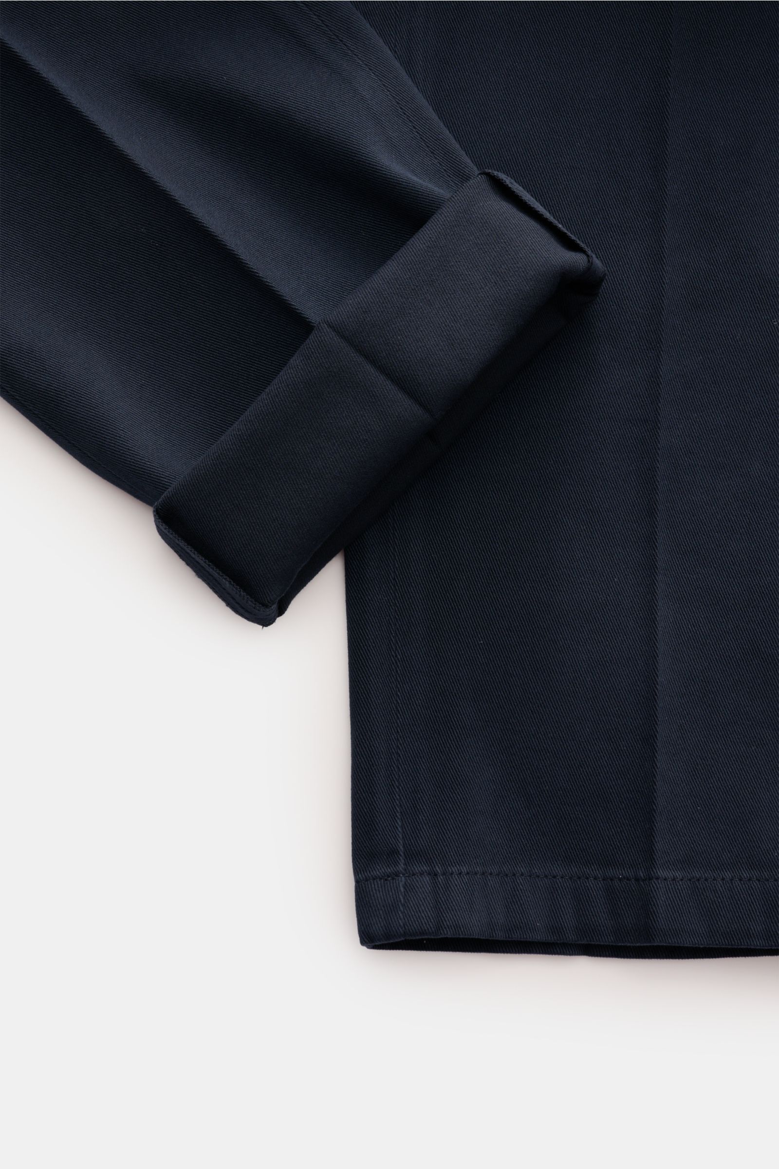 Boglioli Anzug 'K. Jacket' navy, Detailaufnahme Ärmel und Saum aus Baumwoll-Twill, leicht elastisch, Slim Fit, navy, unconstructed Design.