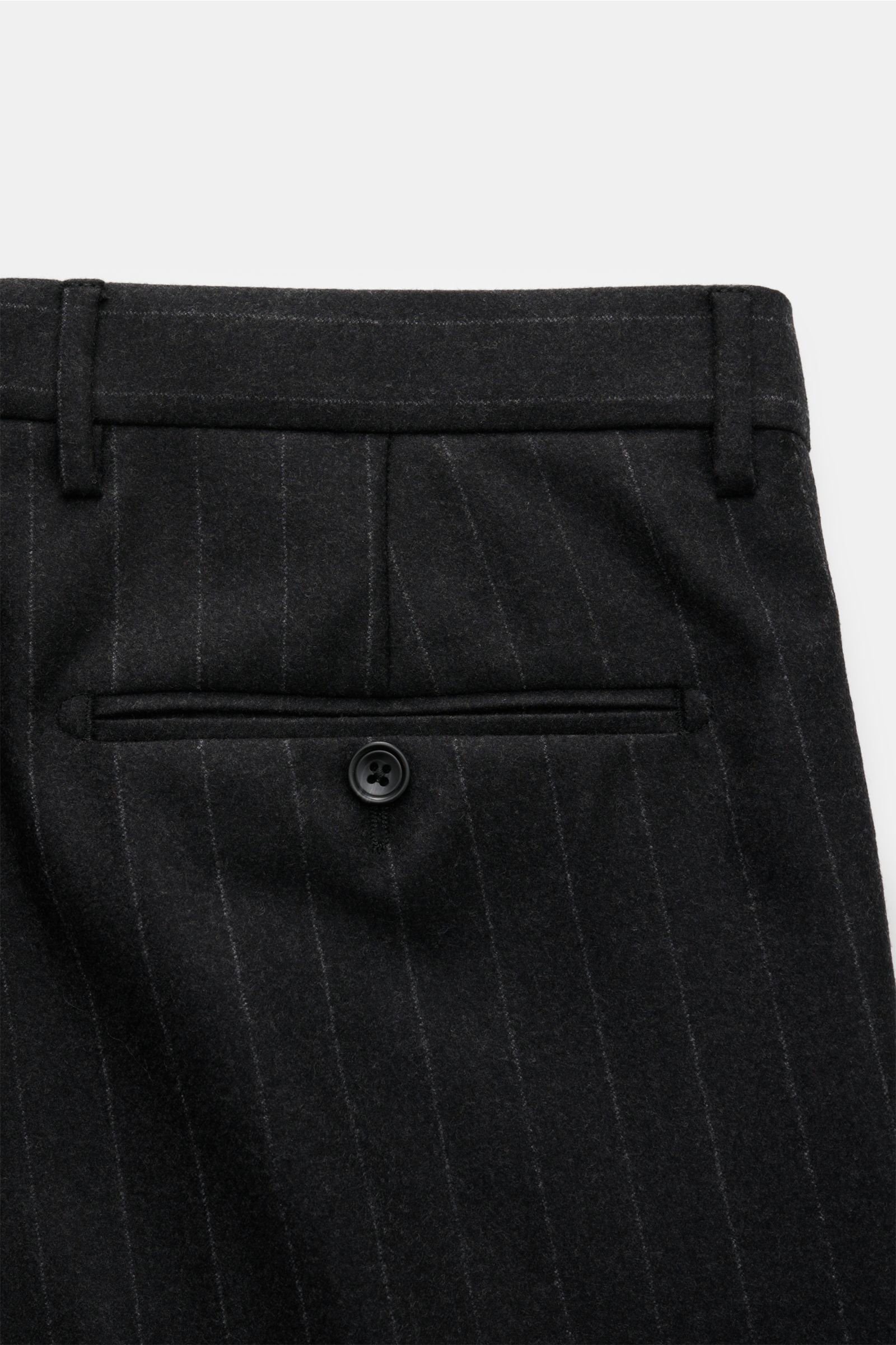 Tagliatore Anzug 'Vesuvio' anthrazit gestreift close-up rear view of charcoal pinstriped slim fit trousers in soft Super 110'S wool with buttoned back pocket.