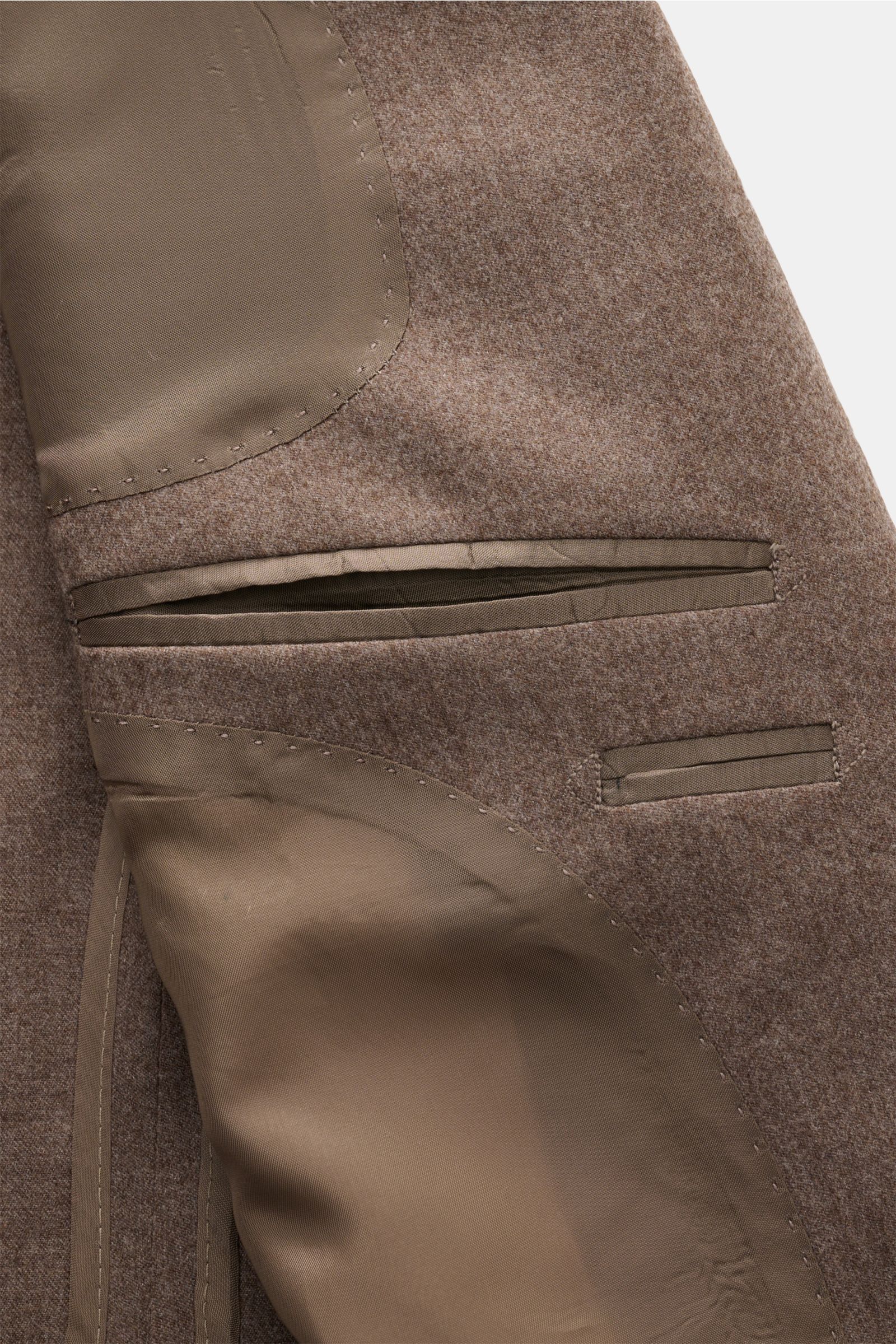 Nahaufnahme der Innenansicht des Tagliatore Anzugs 'Vesuvio' graubraun meliert mit halb gefüttertem Sakko aus Schurwolle und Seide.