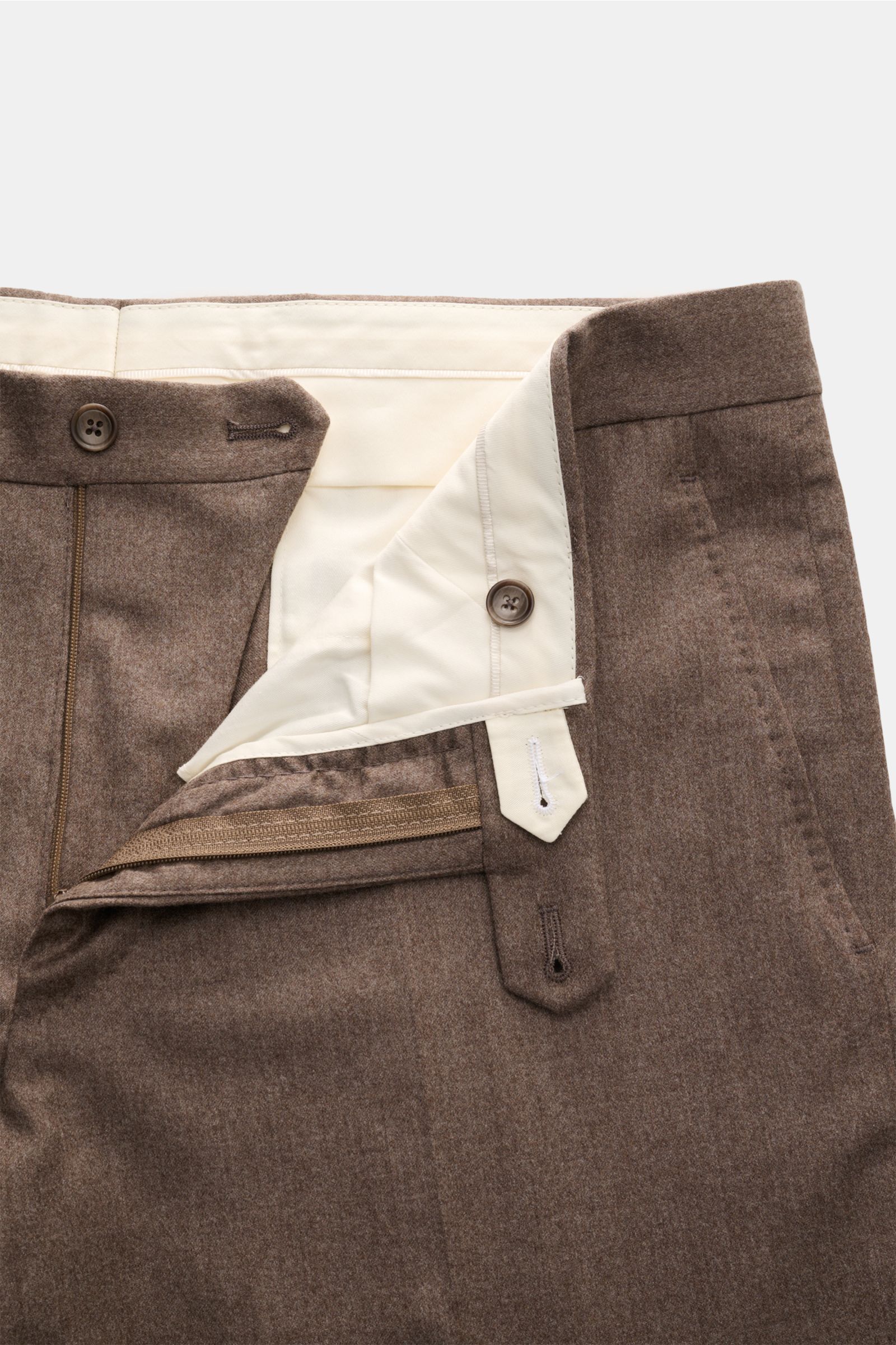 Tagliatore Anzug 'Vesuvio' graubraun meliert, Hose schmal zulaufend mit Reißverschluss, Bundknopf, französischen Taschen, Detailansicht von oben.