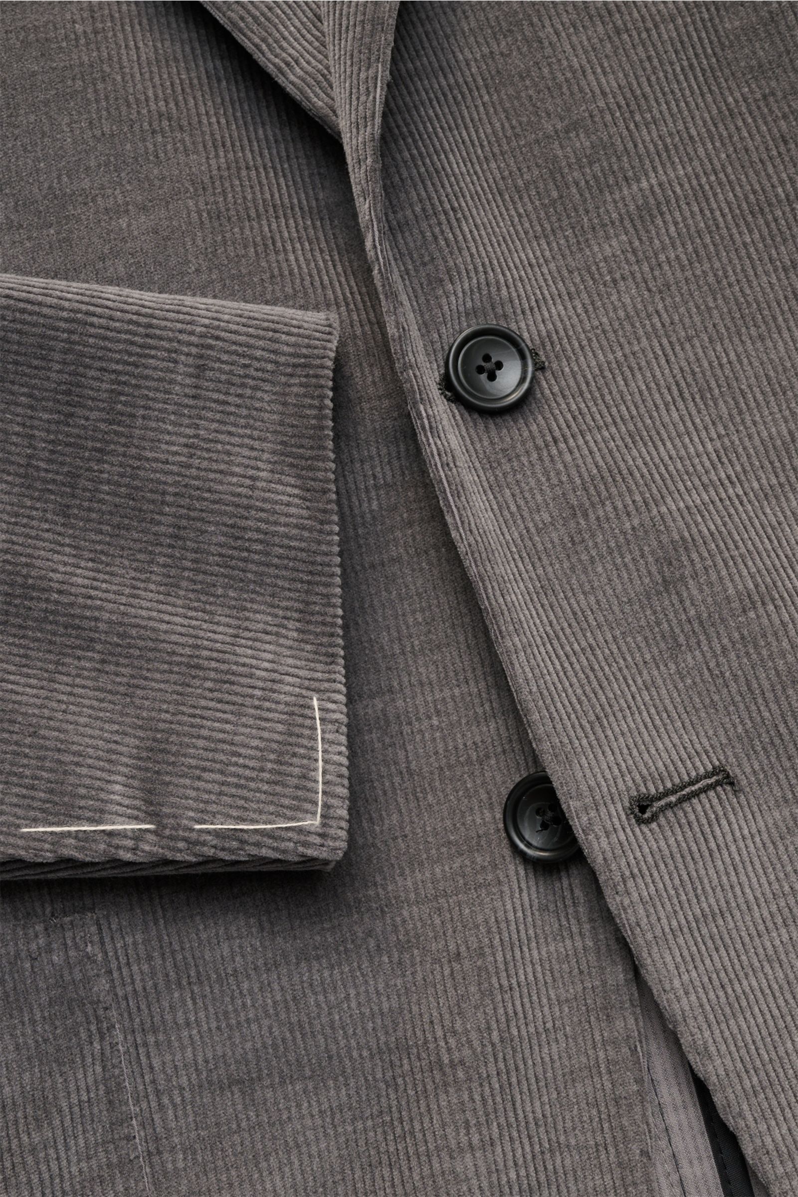 Close-up front view of the Tagliatore Cordanzug beige jacket made of cotton and wool corduroy, showing slim fit with two black buttons, soft texture, and unconstructed design.