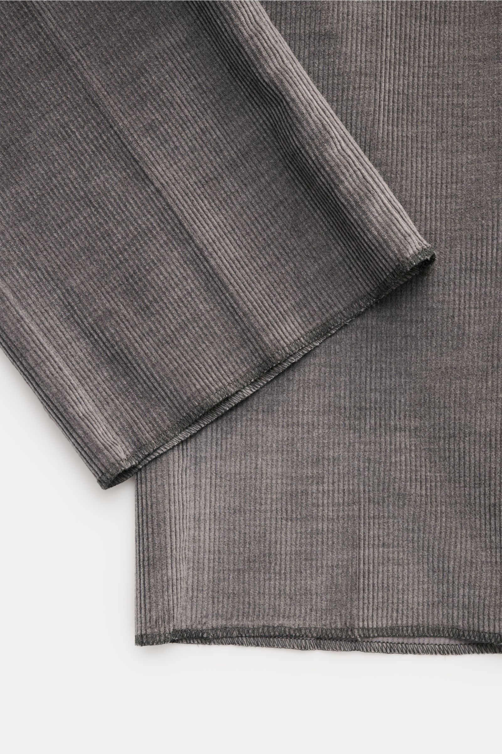 Close-up front view of the beige Tagliatore Cordanzug beige showing the soft, velvety cotton and wool cord fabric with fine ribbed texture. The stylish cord suit combines a slim fit, two-button blazer with unconstructed design, notch lapel with pin, class