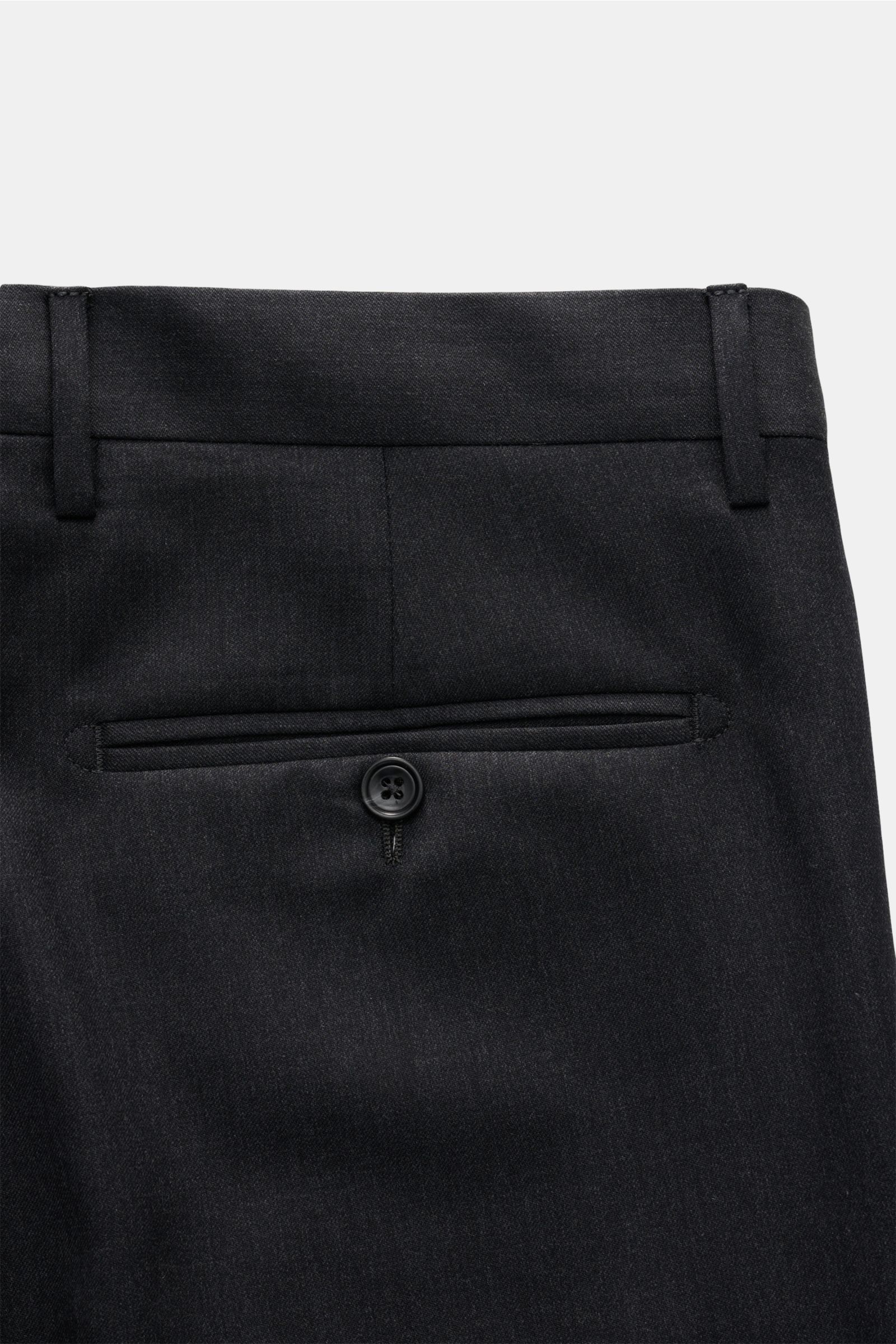 Close-up rear view of the slim fit Tagliatore Anzug 'Vesuvio' dunkelgrau meliert trousers, showcasing the buttoned welt pocket and belt loops in soft, mixed wool and silk fabric.