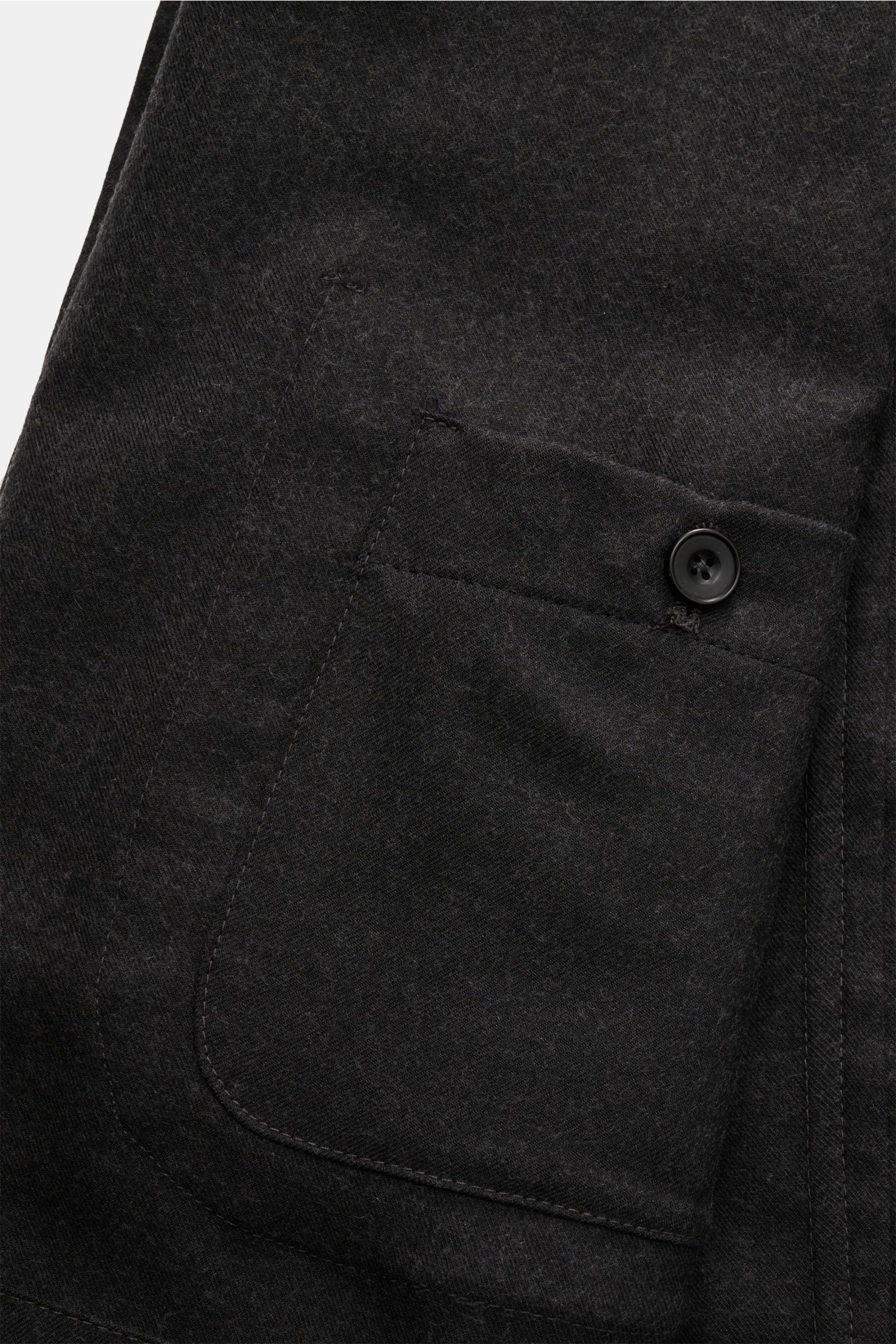 Close-up front view of Santaniello Anzug dunkelgrau meliert showing pocket detail, button, and fine twill fabric texture.