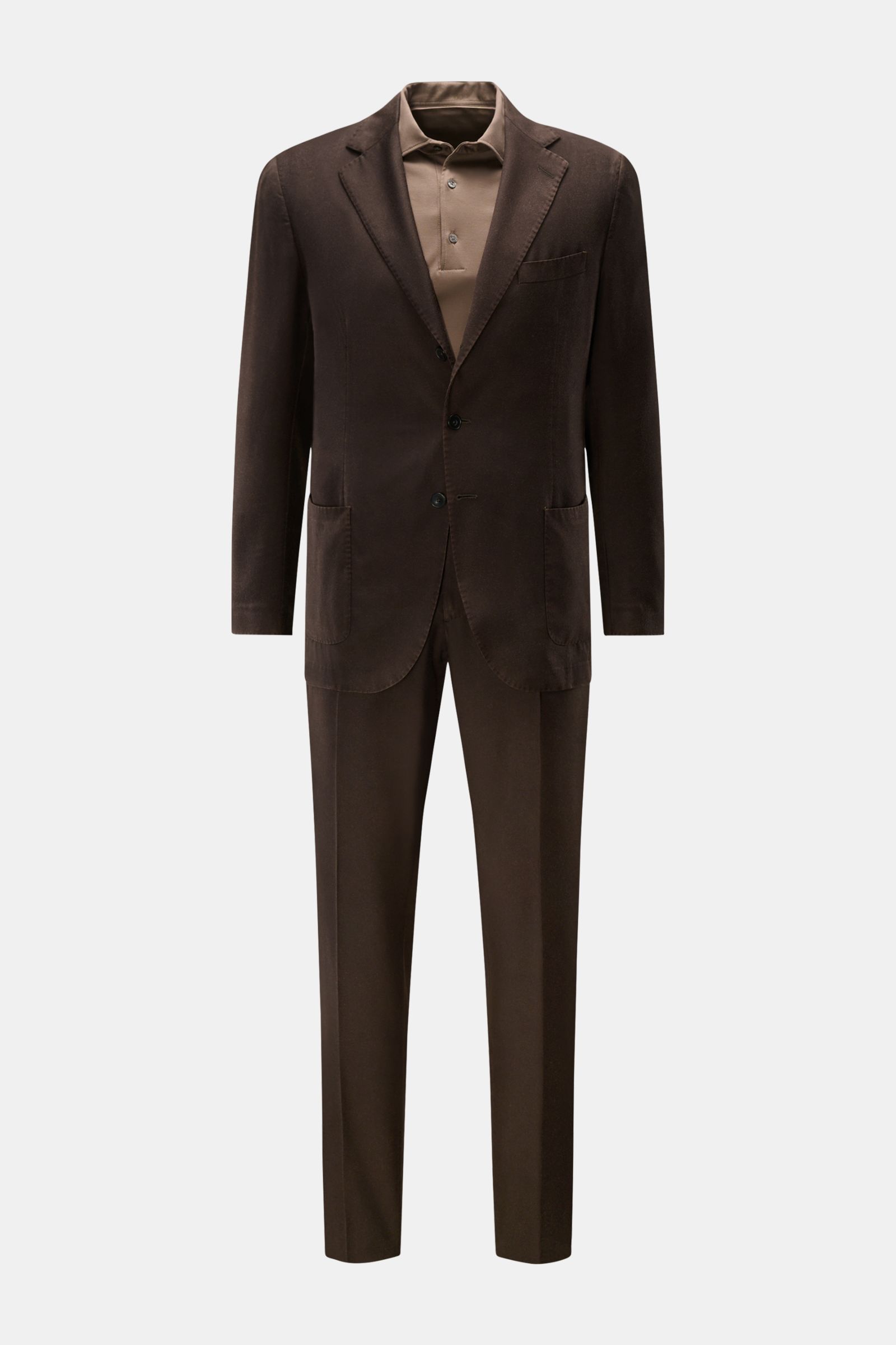 Santaniello Anzug dunkelbraun aus Super 110's Wolle, Slim Fit, tailliertes Sakko mit fallendem Revers, aufgesetzten Taschen, Hose schmal zulaufend, frontal fotografiert.