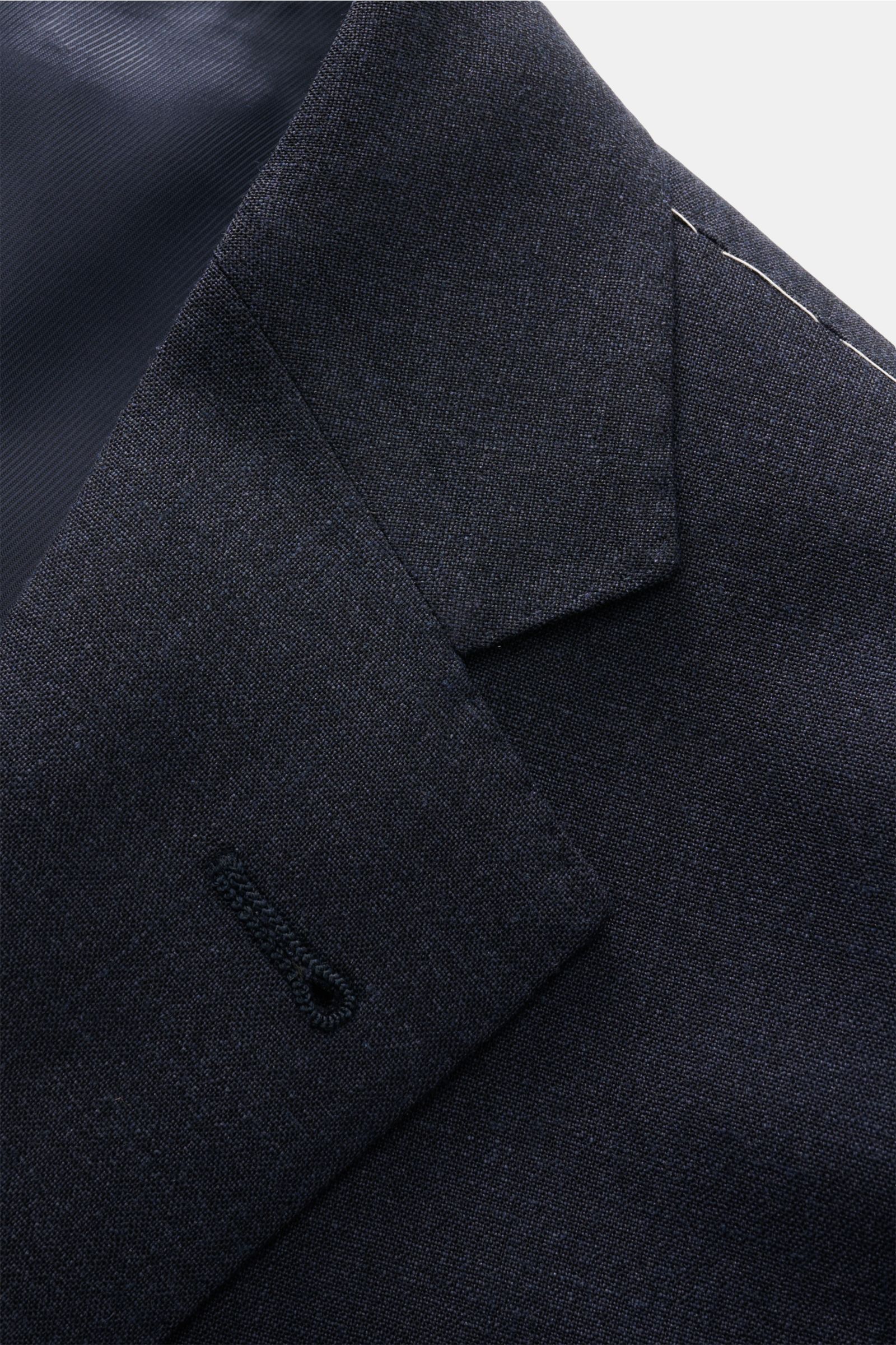Corneliani Anzug navy meliert Detailfoto der Schulterpartie, Mix aus Schurwolle, Seide und Leinen, Slim Fit, weicher Griff.