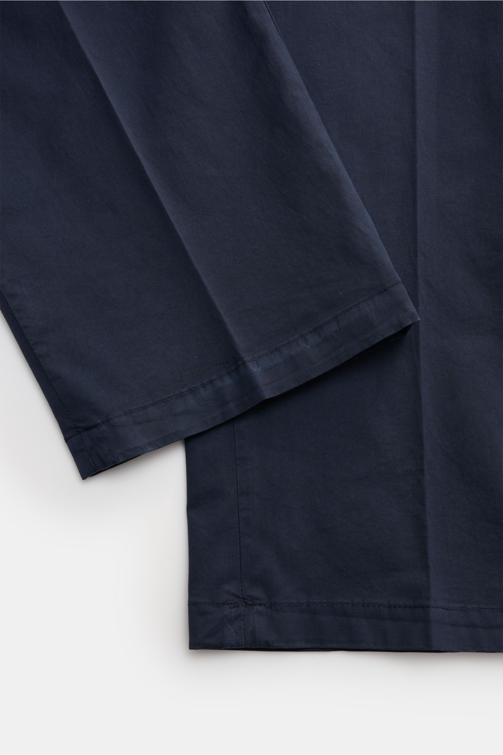 Boglioli Anzug 'K. Jacket' navy Detailaufnahme der Ärmelnaht in Twill-Baumwolle, Slim Fit, leicht elastisch, garment dyed, weicher Griff.