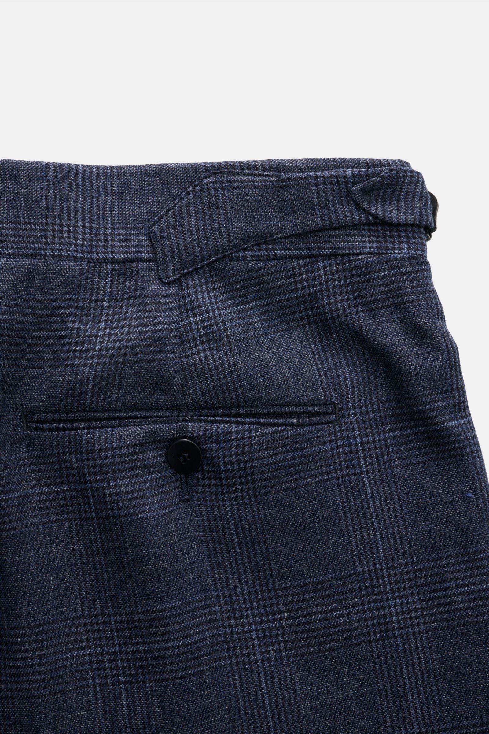 Stile Latino Anzug 'Vincenzo' navy/graublau kariert, Detailaufnahme seitlich oben der Button-Fly-Hose mit Side-Adjuster, Woll-Leinen-Mix.