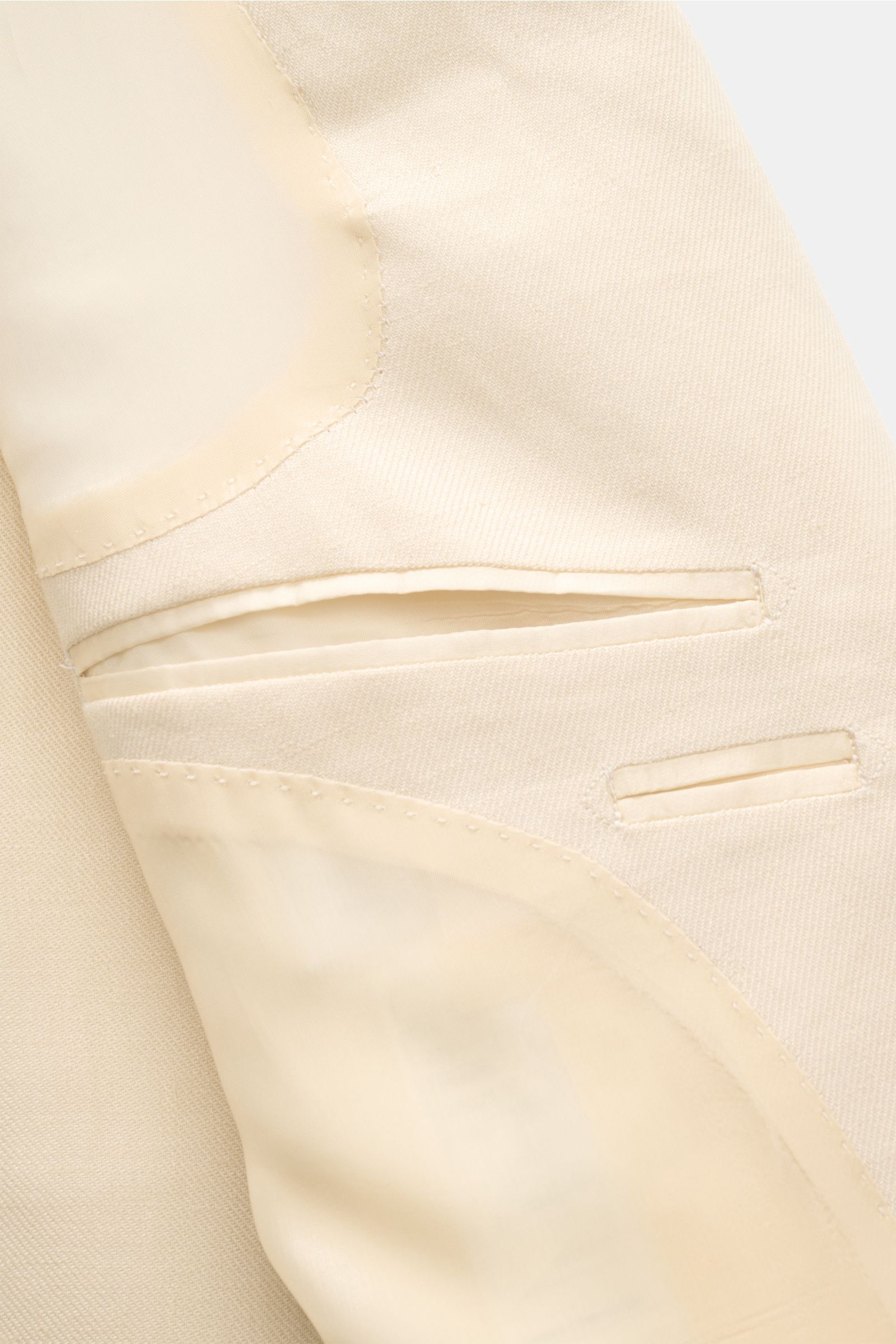 Detailaufnahme des halb gefütterten Tagliatore Leinenanzug 'Vesuvio' creme von innen, zeigt Innentaschen und feine Nähte.