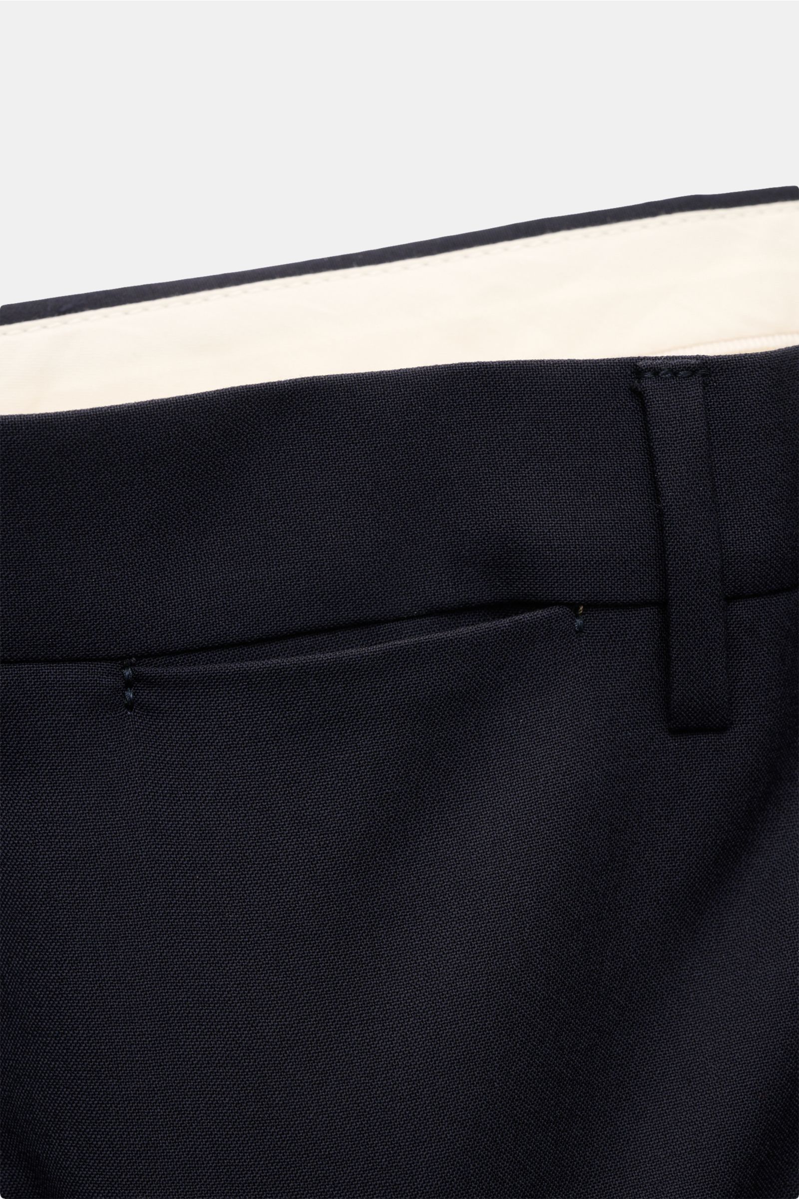 Tagliatore Anzug 'Vesuvio' dark navy, Nahaufnahme Rückseite Hose mit Uhren- und Gesäßtaschen, Schurwolle mit Seide, Slim Fit, leichte Qualität.