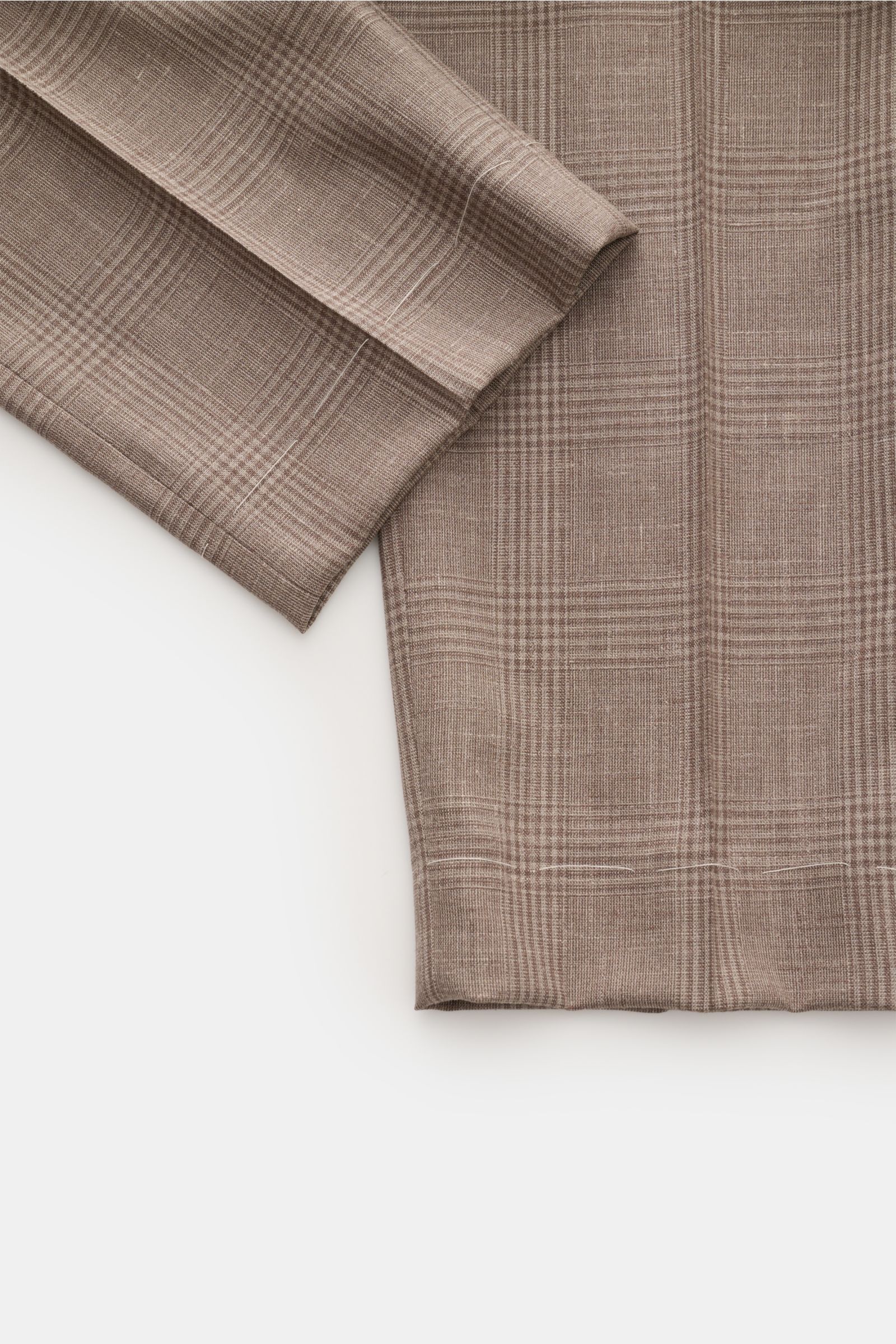 Brunello Cucinelli Anzug graubraun/grau kariert, Detailaufnahme der Hose mit Glencheck-Muster, weicher Griff, Mix aus Wolle, Seide, Leinen.