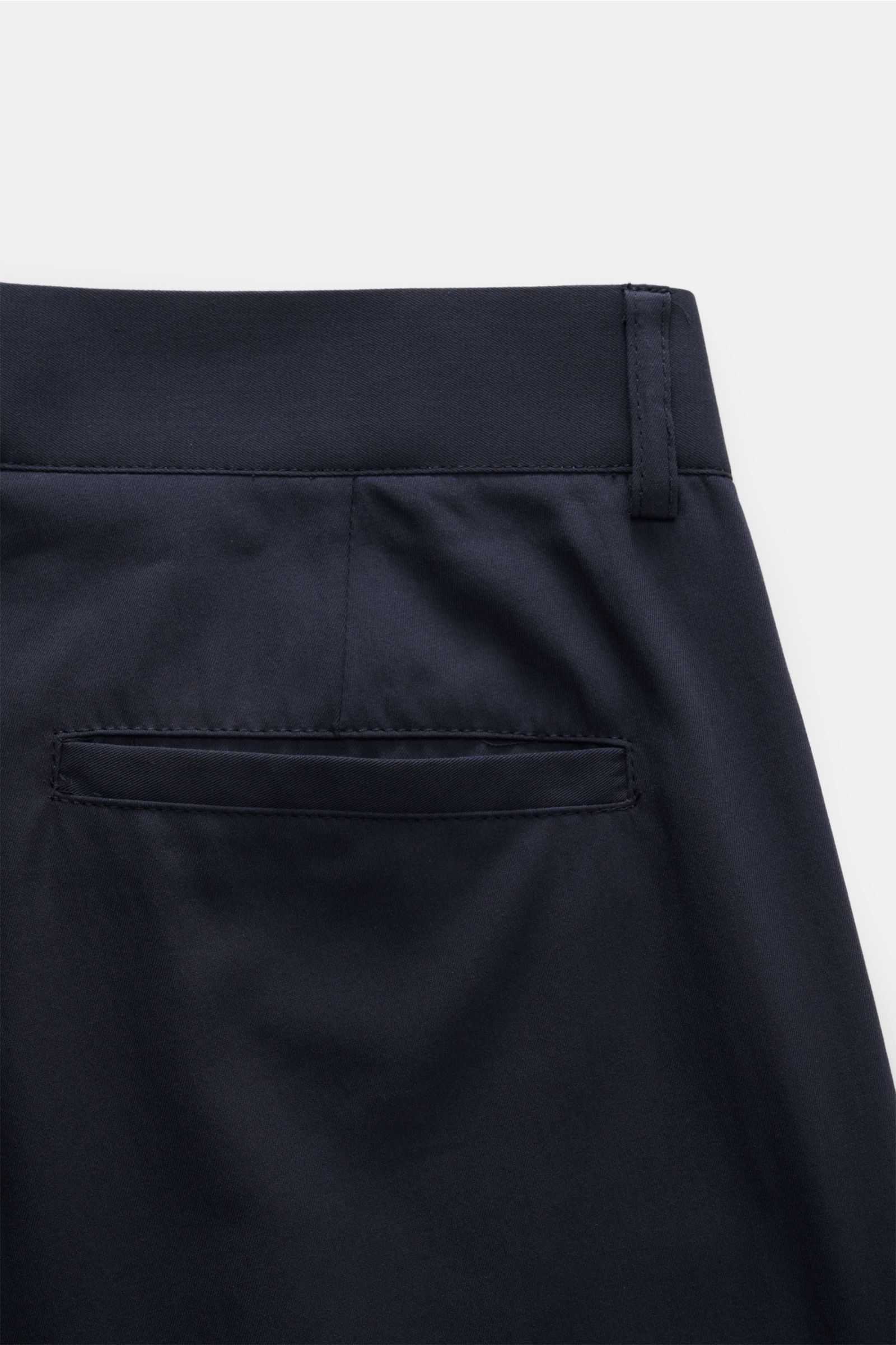 Doppiaa Anzug 'Aanversant' navy, Detailaufnahme rückwärtige Hose mit paspelierter Gesäßtasche, reine Baumwolle, Regular Fit, Button Fly.