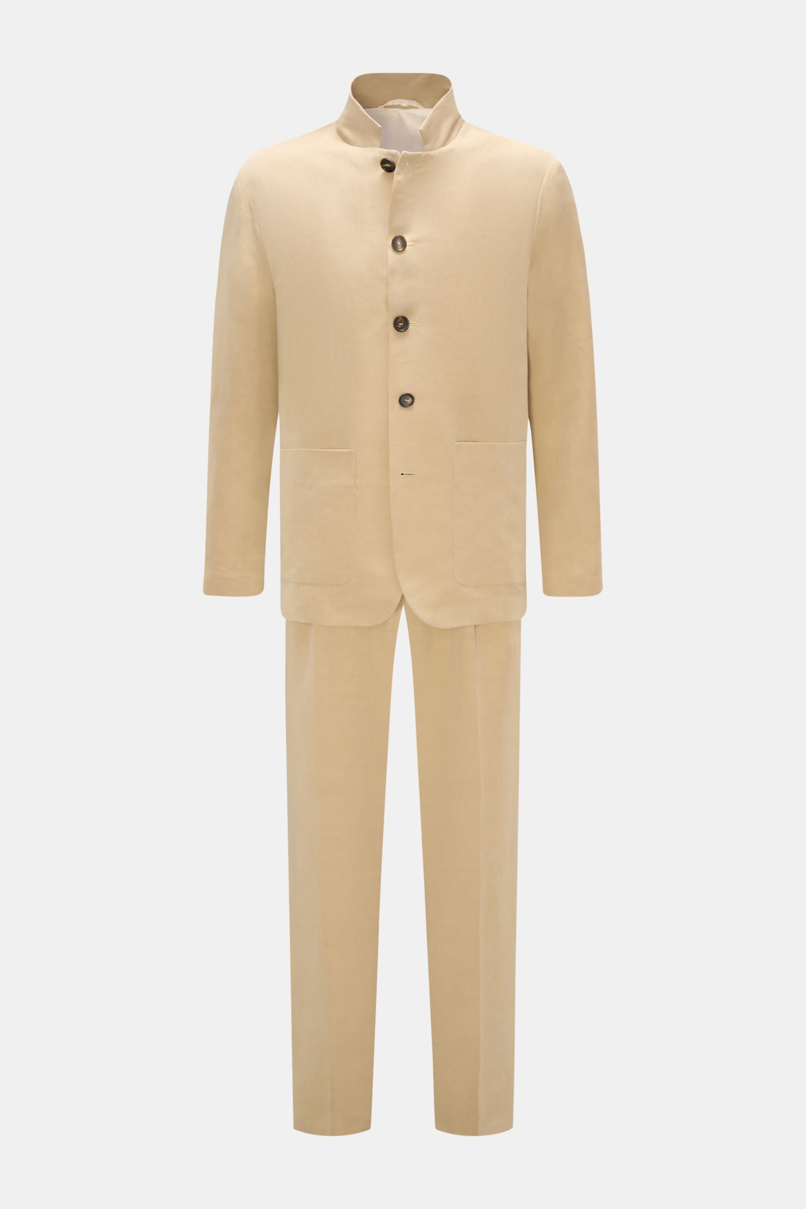 Front view of Doppiaa Anzug 'Aanetoant' beige, a summer tailoring suit in soft Lyocell-linen mix with unconstructed design, regular fit jacket with five-button style, variable collar, patch hip pockets, hidden button sleeve cuffs, rear side vents, two inn