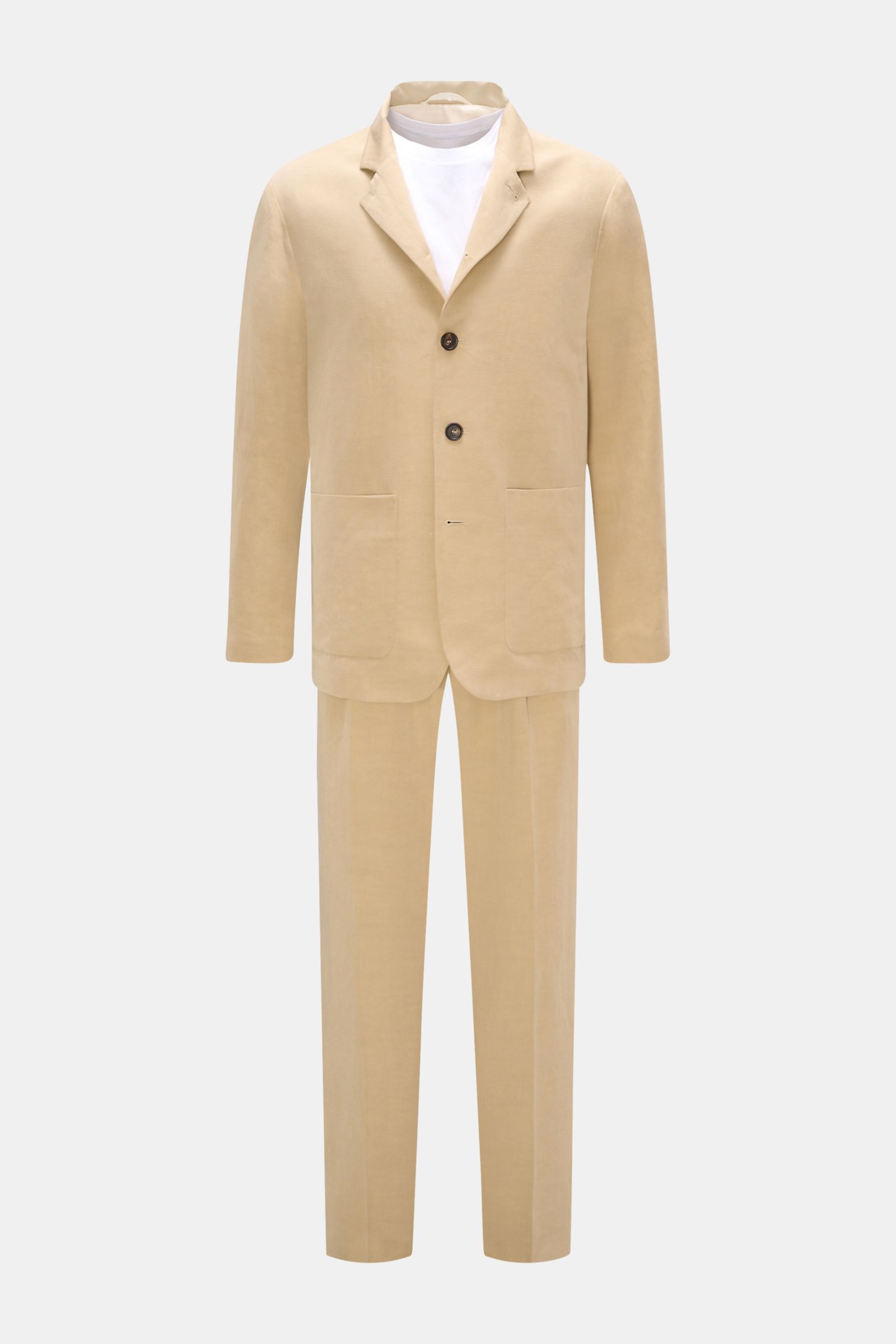 Front view of Doppiaa Anzug 'Aanetoant' beige, a summer tailored suit in soft Lyocell-linen mix with unconstructed design, regular fit jacket with five-button style, variable collar, patch hip pockets, hidden button cuffs, back side slits, two inner pocke