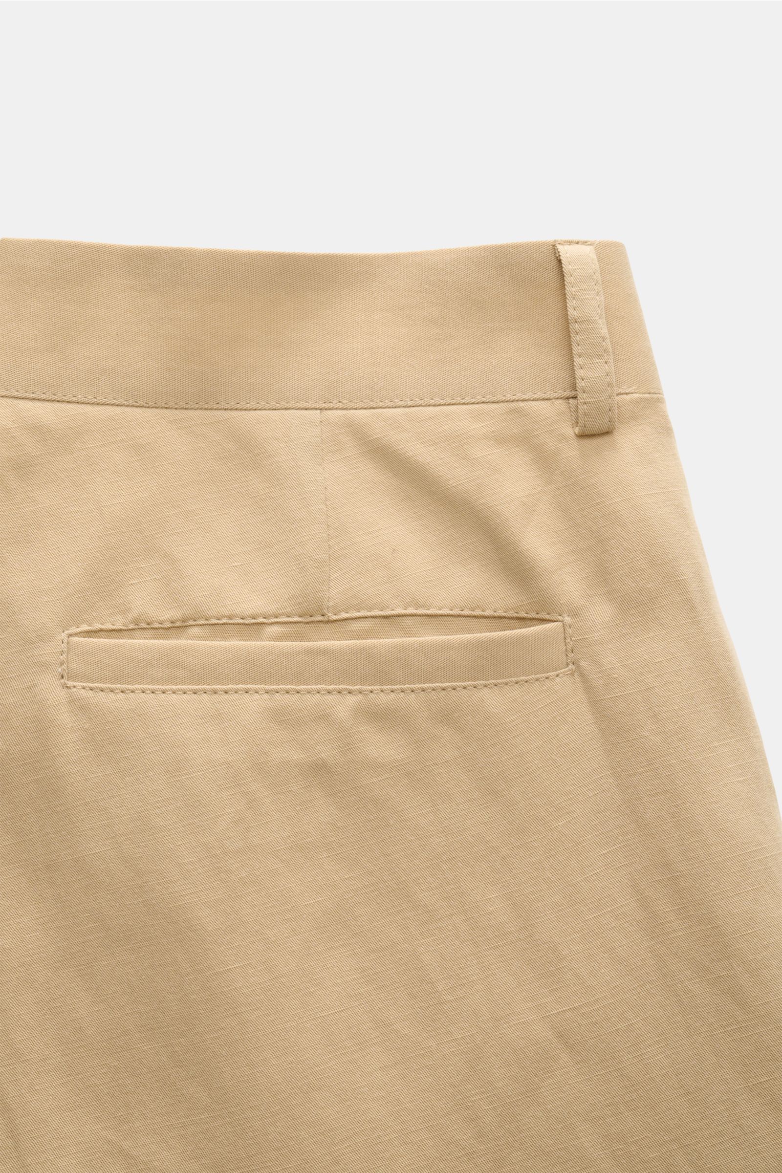 Close-up rear view of the beige Doppiaa Anzug 'Aanetoant' showing pocket detail, made from soft Lyocell-linen mix with regular fit.