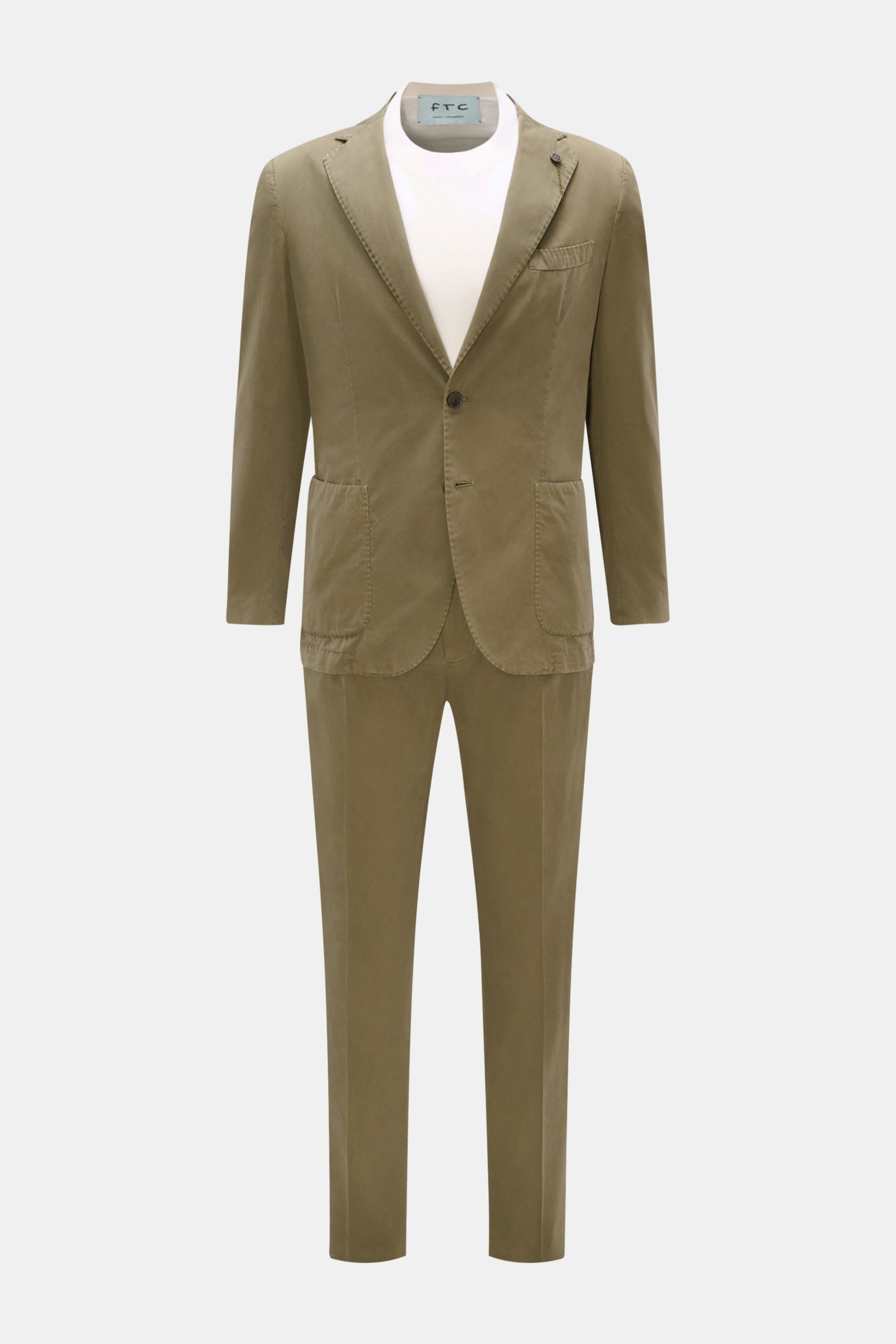 Front view of Santaniello Anzug oliv, an olive slim-fit cotton twill suit with soft touch, featuring a two-button jacket with patch pockets and tailored pants with tapered legs.