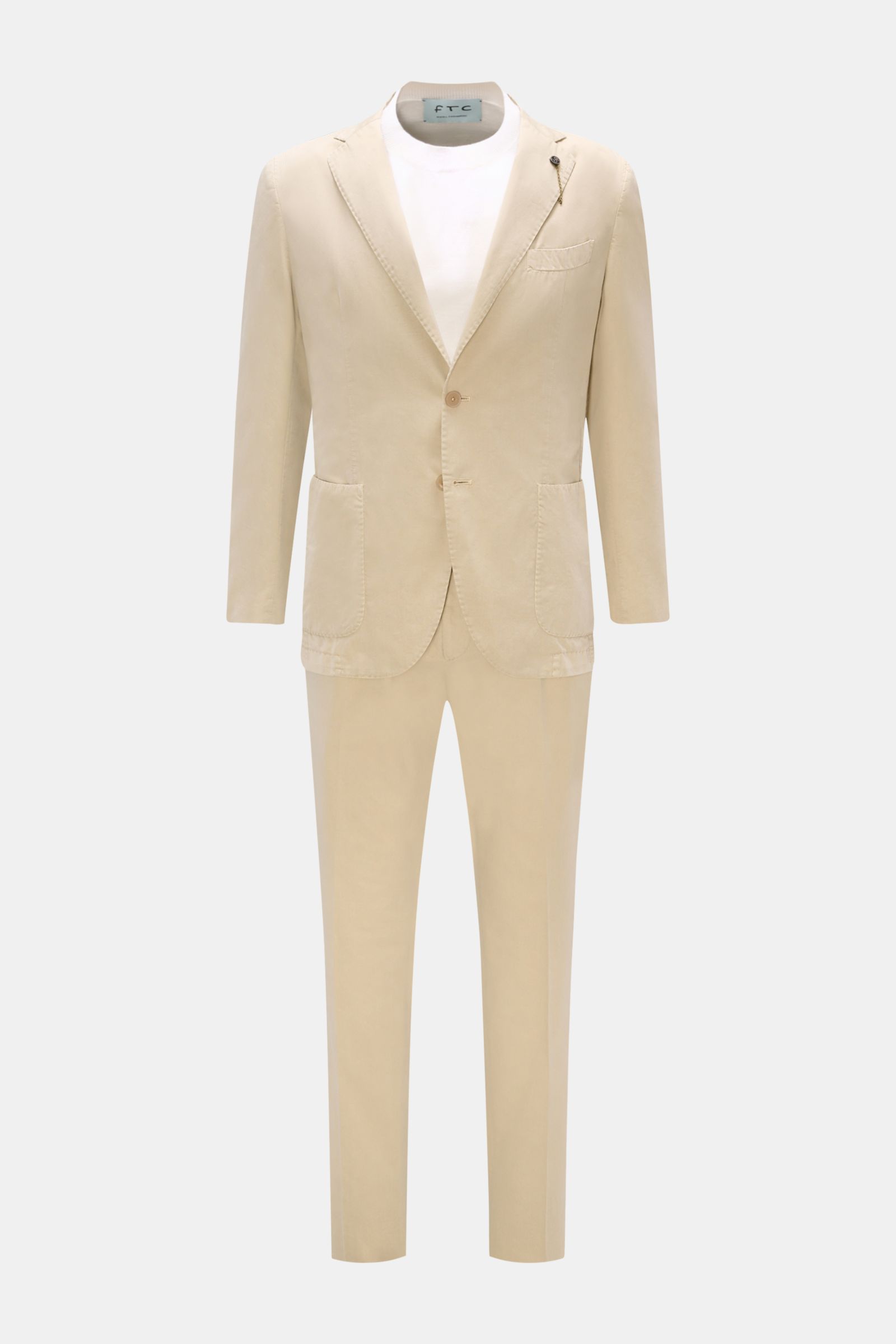 Front view of the Santaniello Anzug sand, a slim fit suit in soft pure cotton twill with a two-button jacket and tapered trousers.