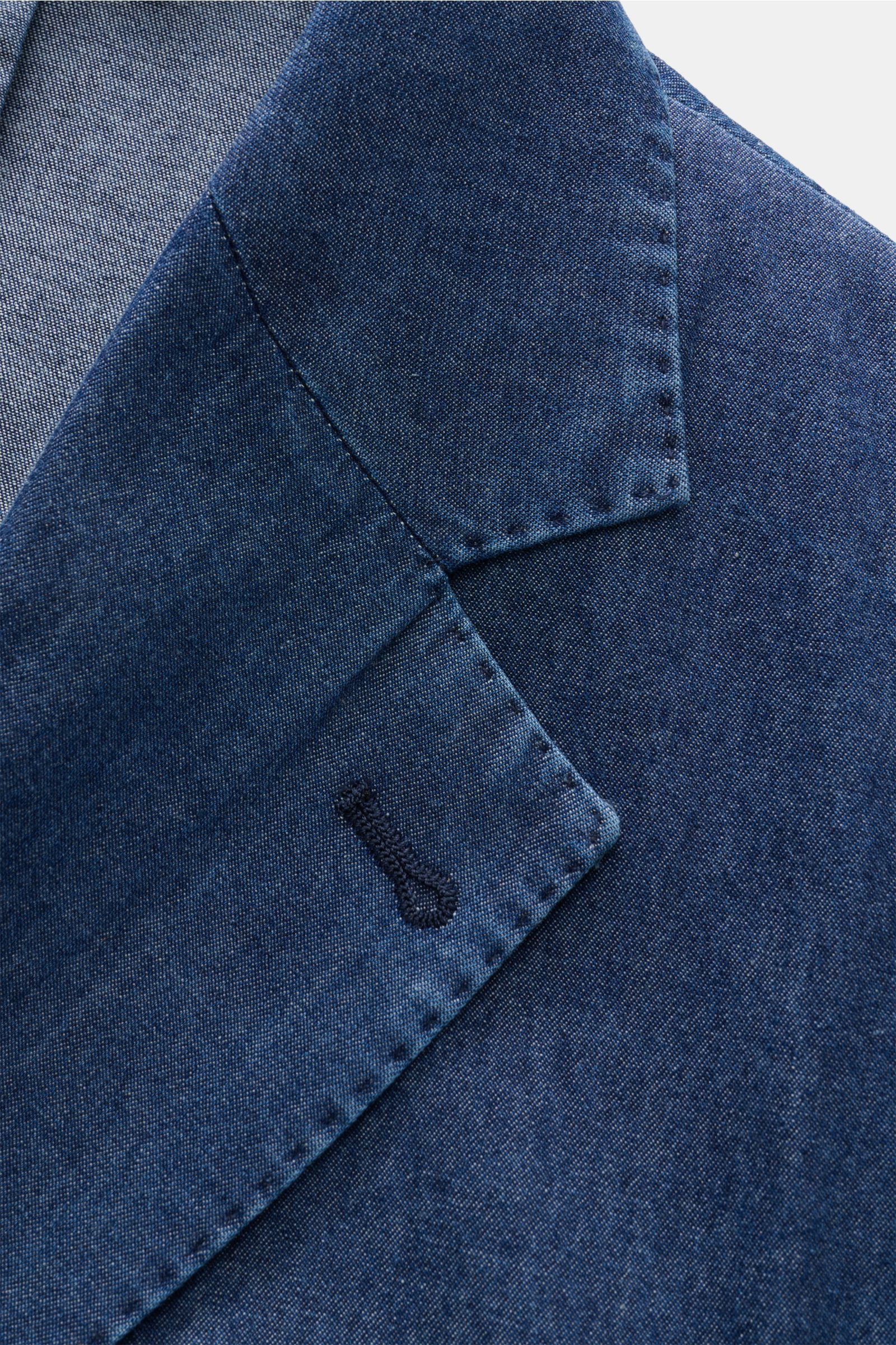 Close-up front view of the lapel on the Briglia 1949 Suit 'Greco' dark blue, showcasing modern summer tailoring in lightweight, pure cotton denim fabric with a soft feel and slim fit. Modern tailoring for summer: This suit by BRIGLIA 1949 combines a denim