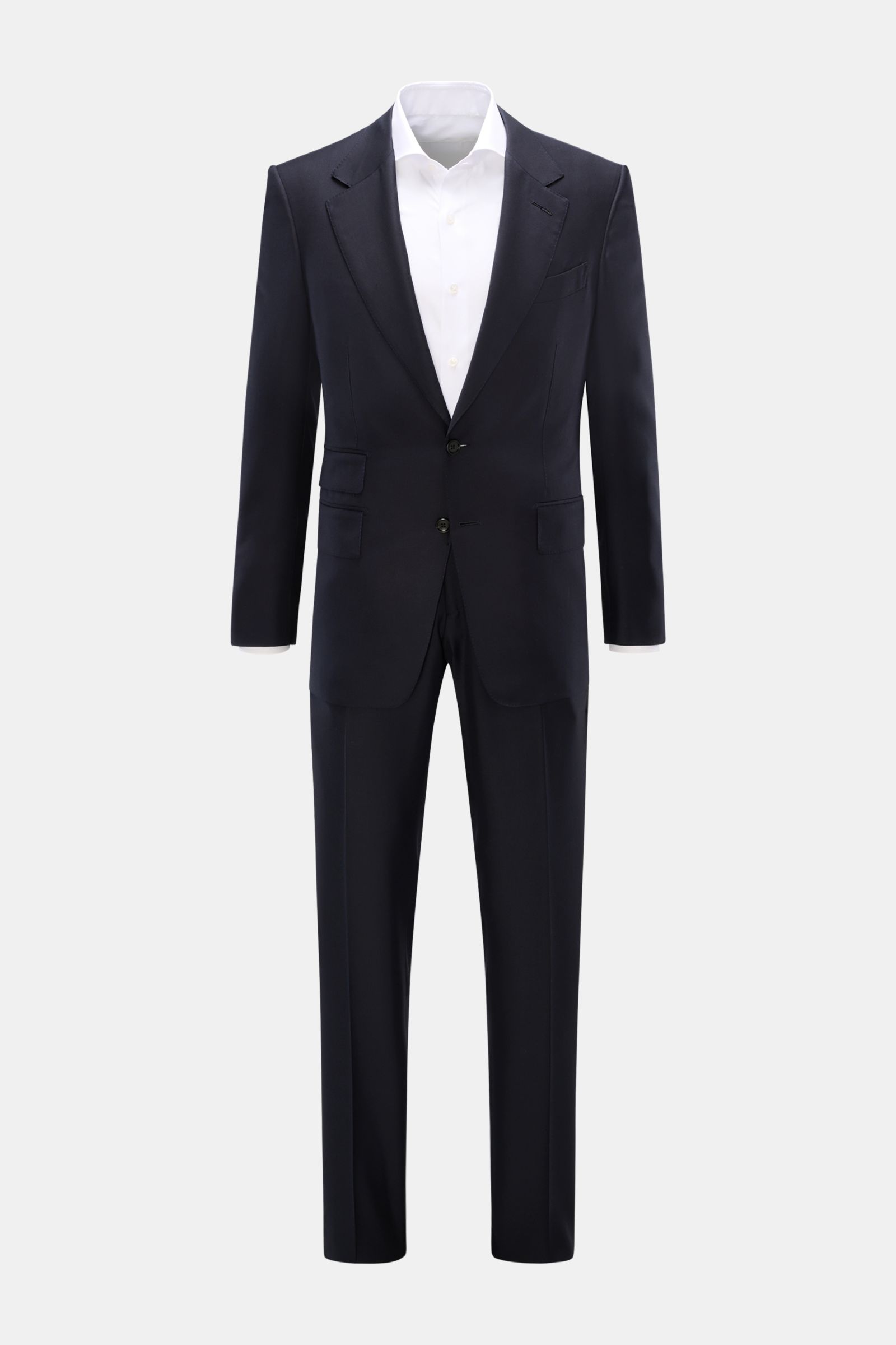 Tom Ford Anzug 'Shelton' navy, frontale Ansicht, Slim Fit Sakko mit Patten-Taschen, Side Adjuster Hose aus reiner Wolle, weißes Hemd.