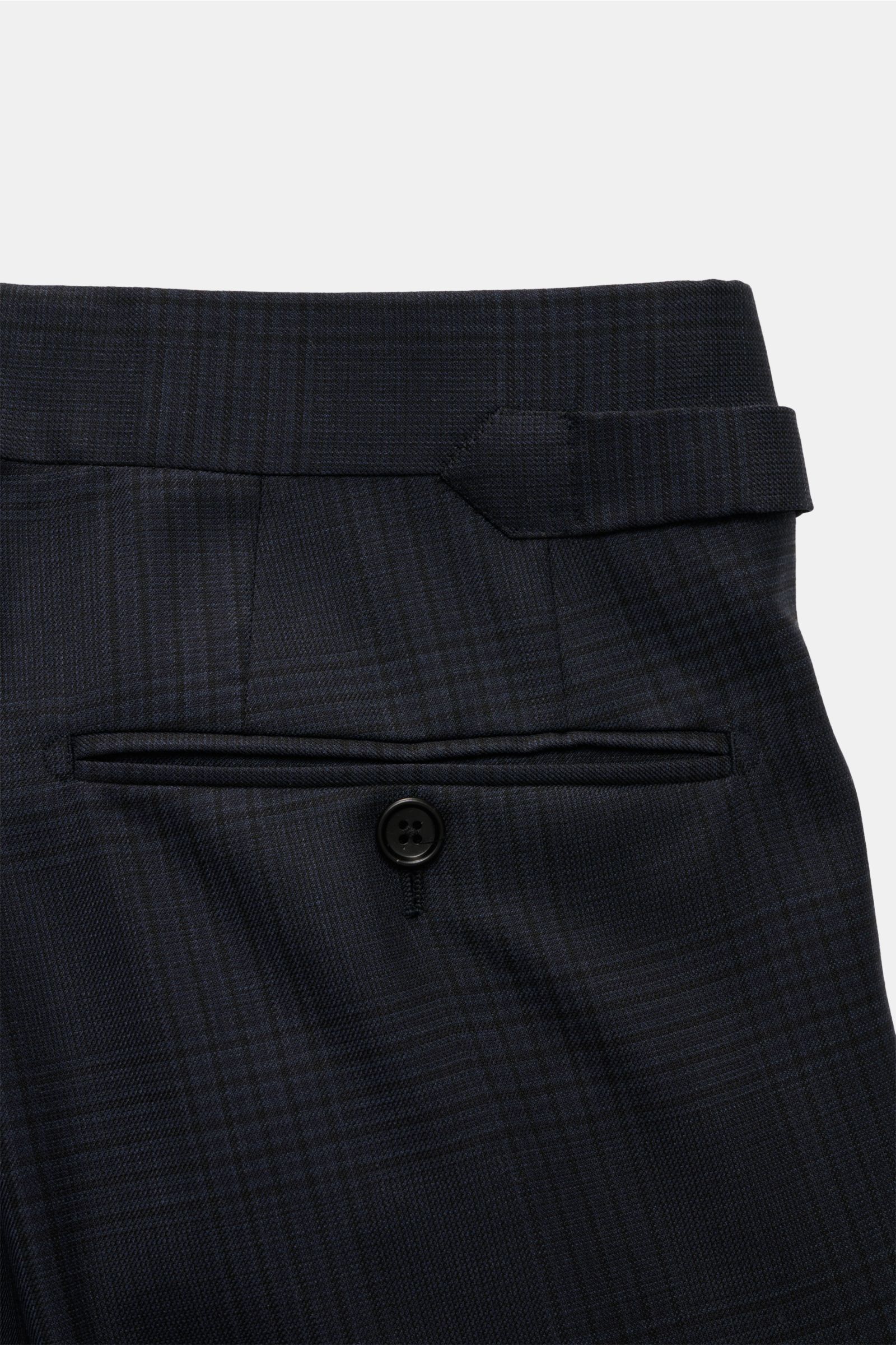Tom Ford Anzug 'Shelton' navy/schwarz kariert, Detailansicht Hose mit Side Adjuster, Paspeltasche, Knopf, reine Wolle, feine Webstruktur.
