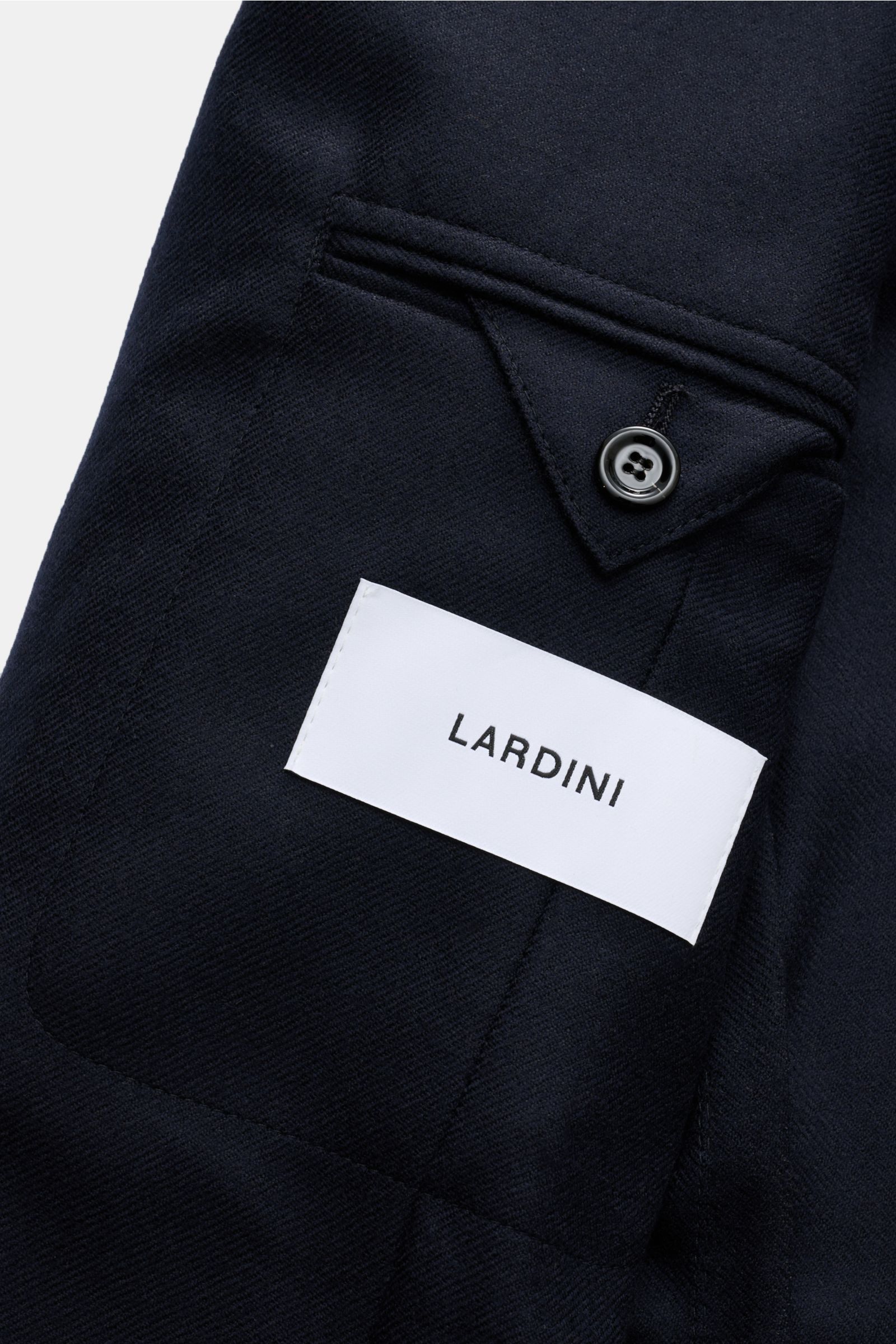 Lardini Cashmere Sakko dark navy, Detailansicht Innentasche mit Knopf, reiner Cashmere, Slim Fit, Unconstructed-Design, zwei Innentaschen.