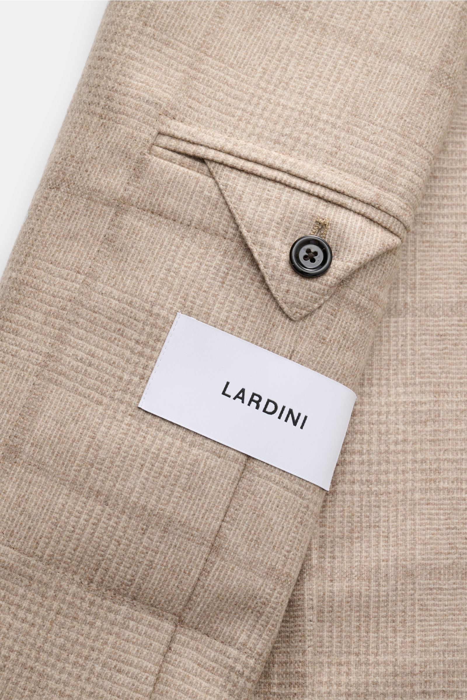 Close-up view of the sleeve of the Lardini Cashmere Sakko beige kariert showing the tonal Glencheck pattern, button cuff, and fabric texture. -

reiner Cashmere
weicher Griff
tonales Glencheck
Slim Fit
ta