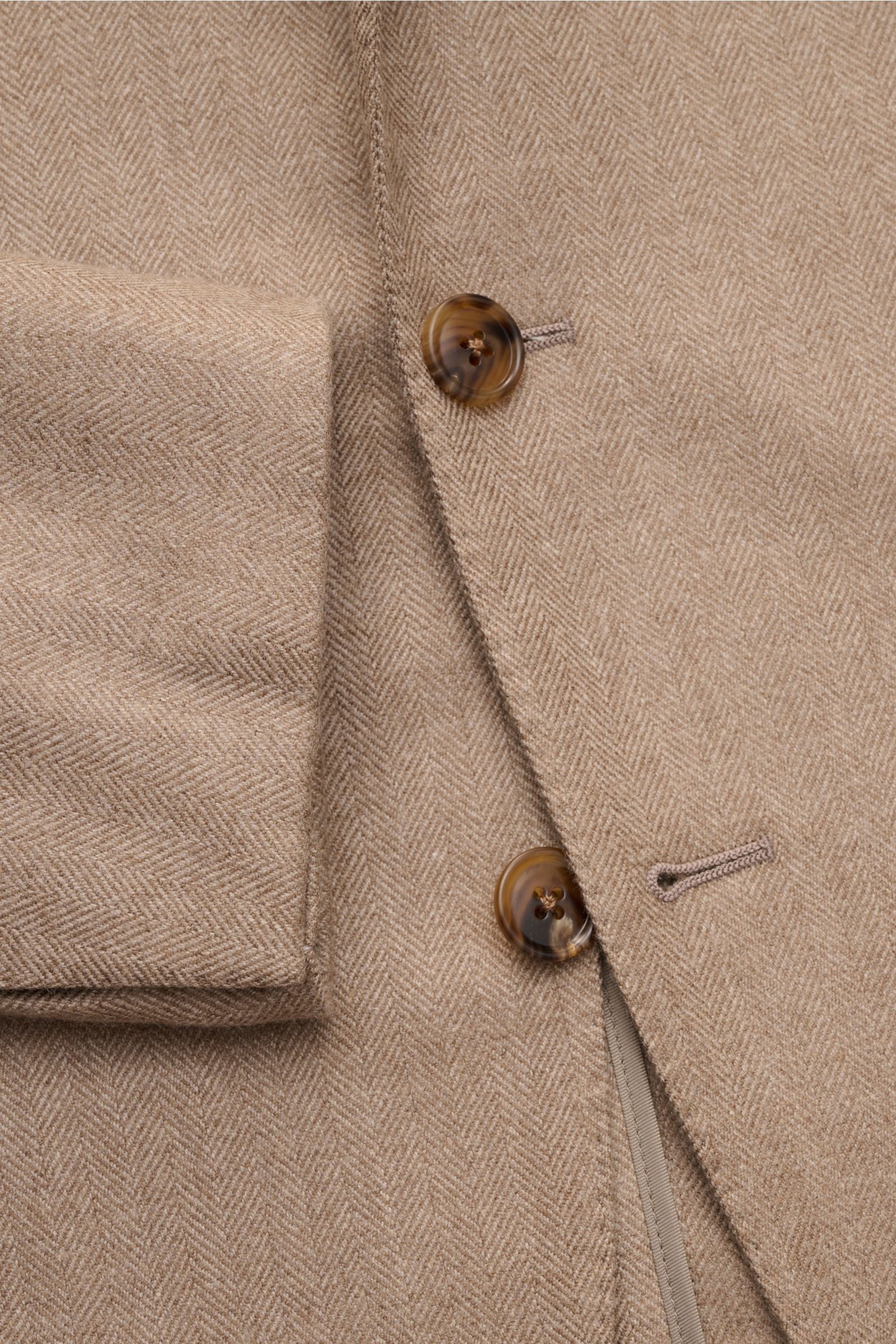 Belvest Cashmere Sakko taupe/beige gemustert, Nahaufnahme von Knöpfen und Ärmel, Slim Fit, reiner Cashmere mit Fischgratmuster.