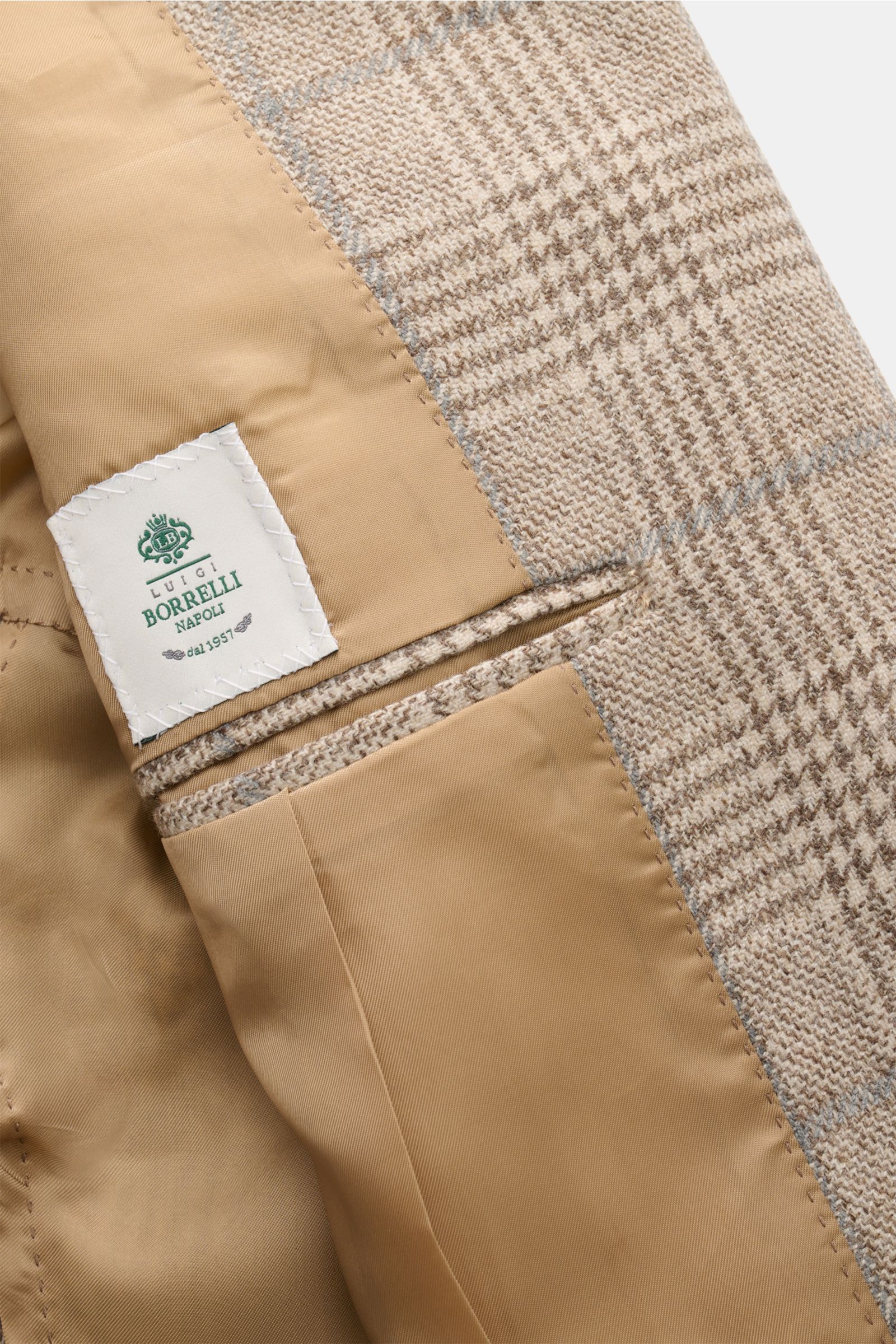 Nahaufnahme der Innenseite des Borrelli Sakko 'Procida' beige/graubraun kariert, Slim Fit, Mix aus Wolle und Cashmere, taillierter Drei-Knopf-Stil, halb gefüttert, zwei Innentaschen, klassischer Glencheck, softer Griff.