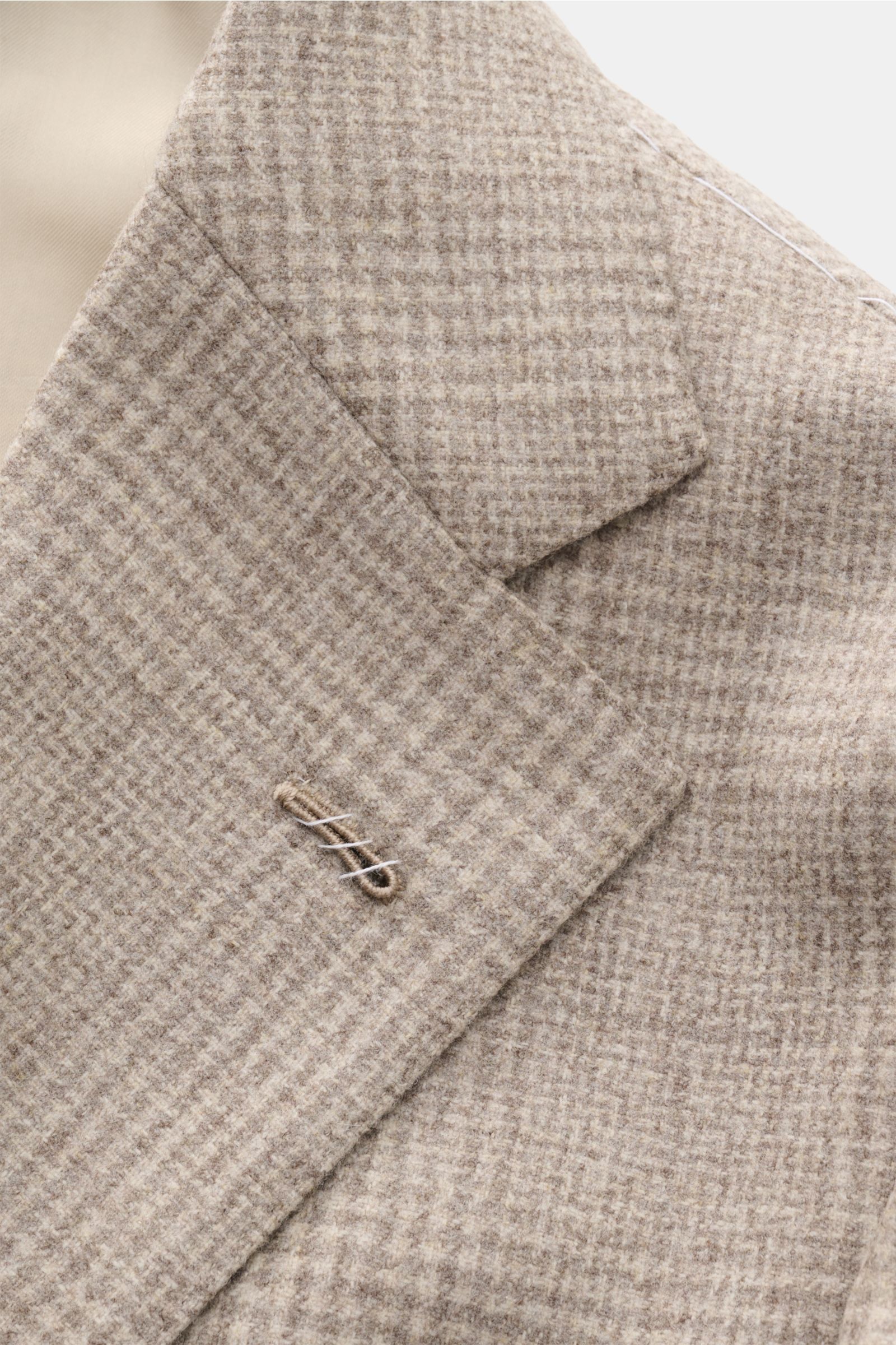 Borrelli Sakko 'Procida' beige/hellgrau kariert, Detailaufnahme Revers und Knopfloch, unkonstruierte Schurwolle, Slim Fit, klassisches Karomuster, halb gefüttert.