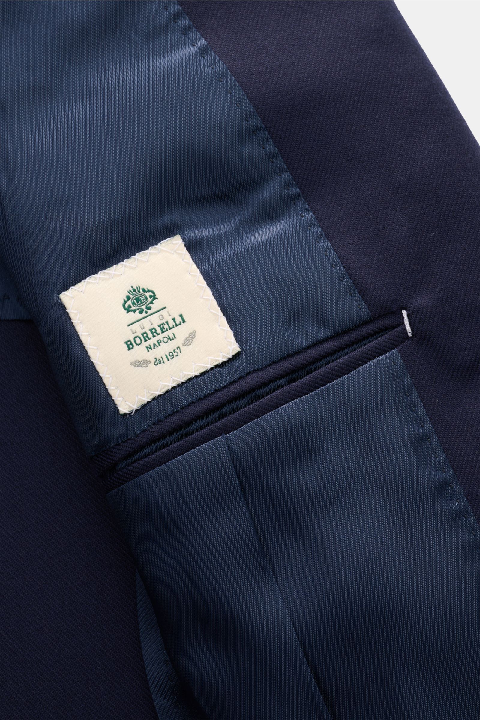 Innenansicht des Borrelli Sakko 'Procida' navy, Twill aus reiner Wolle, softer Griff, Slim Fit, taillierter Drei-Knopf-Stil, fallendes Revers, klassische Brusttasche, aufgesetzte Hüfttaschen, Ärmelabschlüsse unfertig, rückwärtige Seitenschlitze, halb gefü