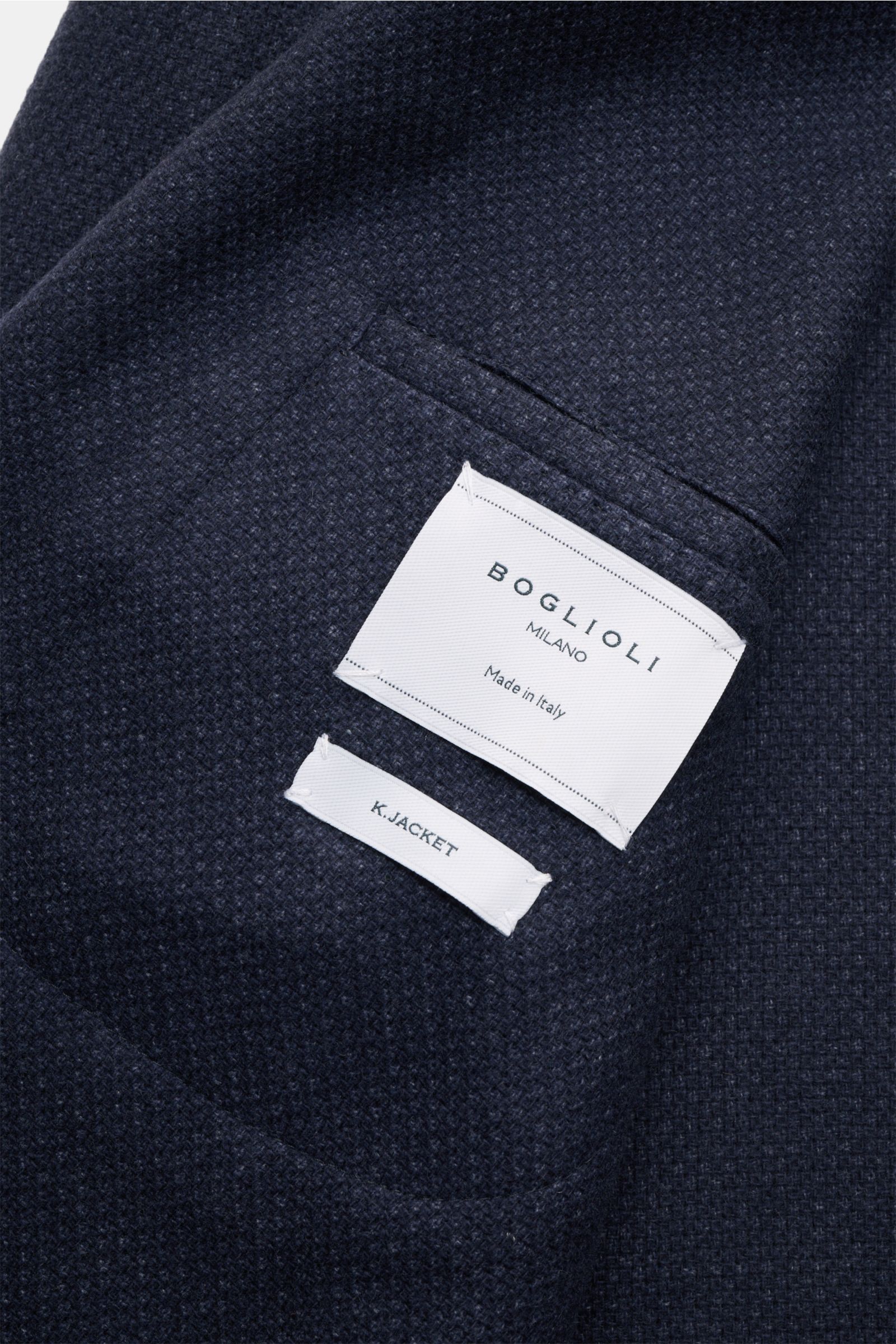 Detailaufnahme des Innentaschenbereichs des Boglioli Sakko 'K. Jacket' navy meliert aus softem Cashmere-Woll-Mix.