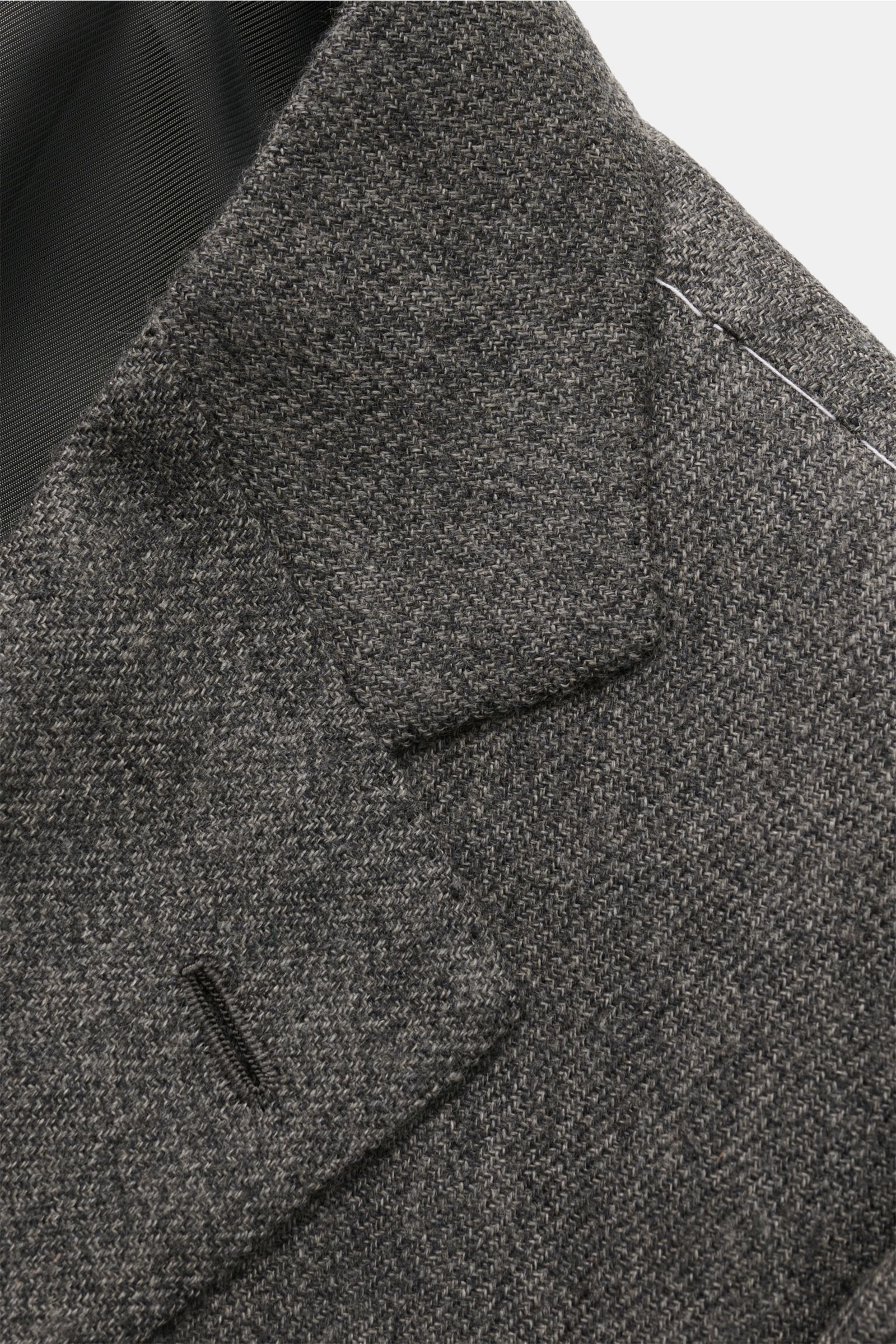 Close-up of the lapel and shoulder area of the Cesare Attolini Cashmere jacket grey mottled, showing the fine woven texture and precise stitching from a top-down perspective.

Enjoy luxury from CESARE ATTOLINI: This timeless smart-casual jacket is made