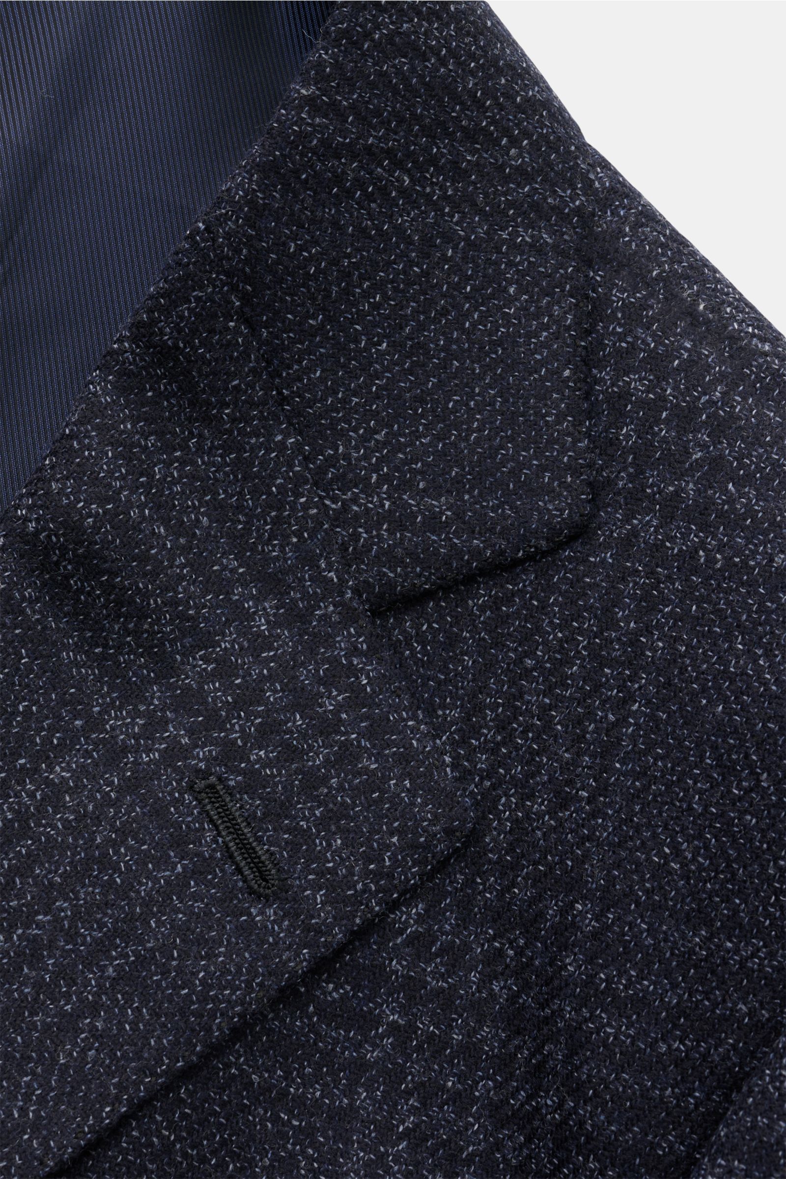 Cesare Attolini Sakko navy/dark navy kariert, close-up of lapel and collar, classic Glencheck wool and silk blend, soft texture, slim fit.