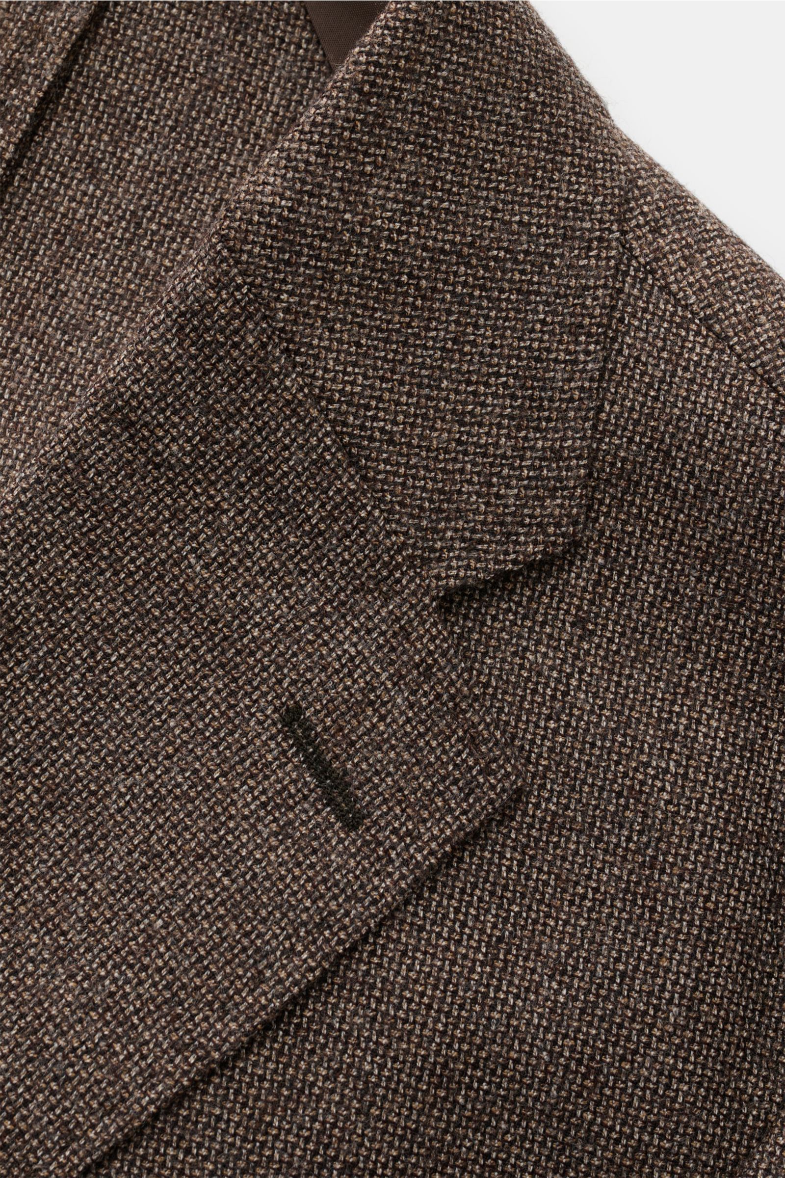 Windsor Smart-casual jacket 'Giro' grey-brown mottled shown from a close-up front angle, plain weave in virgin wool, soft feel, slim fit, step lapel, two-button style, classic breast pocket, patch hip pockets, kissing buttons, side vents at the back, unco