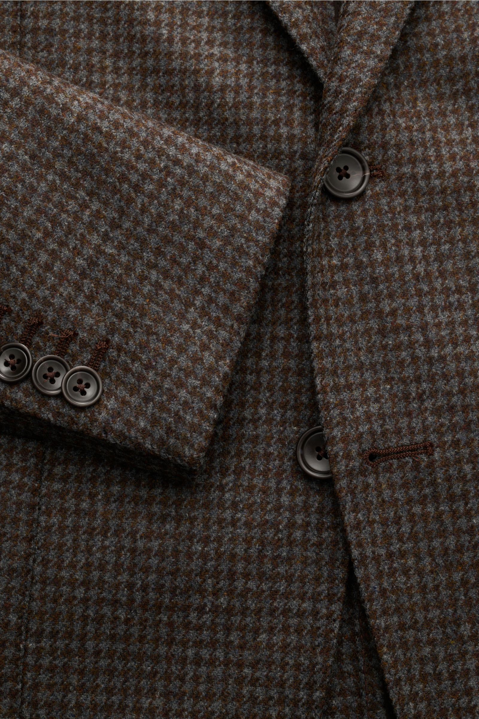 Tagliatore Sakko 'Monte Carlo' braun/graublau kariert, Unconstructed-Verarbeitung aus Super 110'S Wolle, Slim Fit, nahaufnahme von Ärmel und Knöpfen.