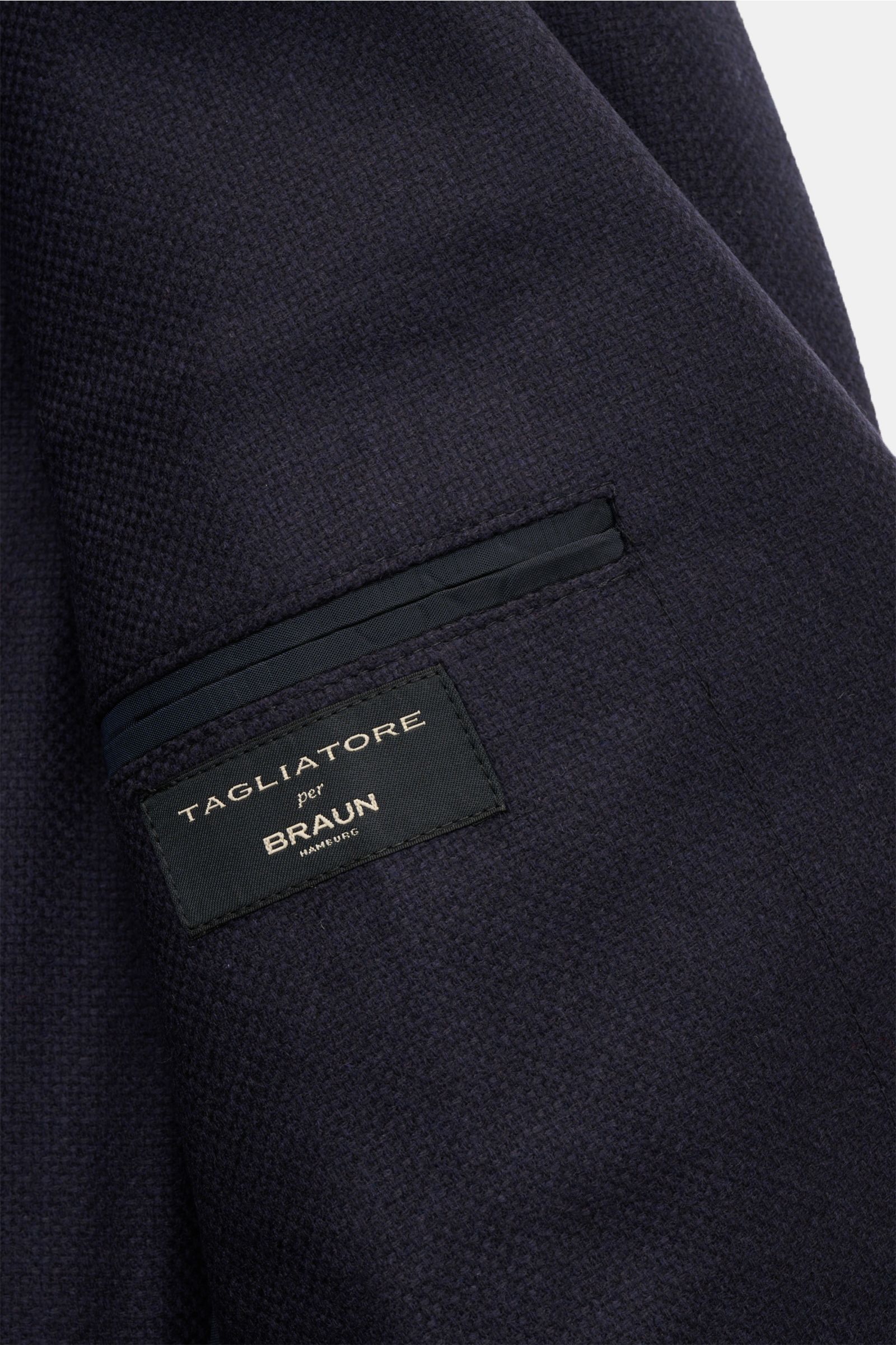 Tagliatore Sakko 'Monte Carlo' dark navy in Unconstructed-Verarbeitung, feines Strukturgewebe, Mix aus Wolle und Cashmere, Nahaufnahme der Innenbrusttasche mit Label.
