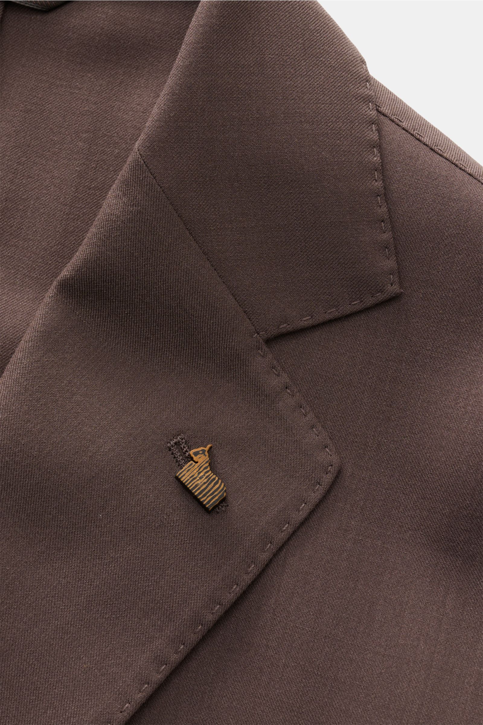 Colombo Cashmere Blazer graubraun, Detailaufnahme Revers mit Anstecker, leichter, weicher reiner Cashmere Blazer im Slim Fit, ungefüttert.