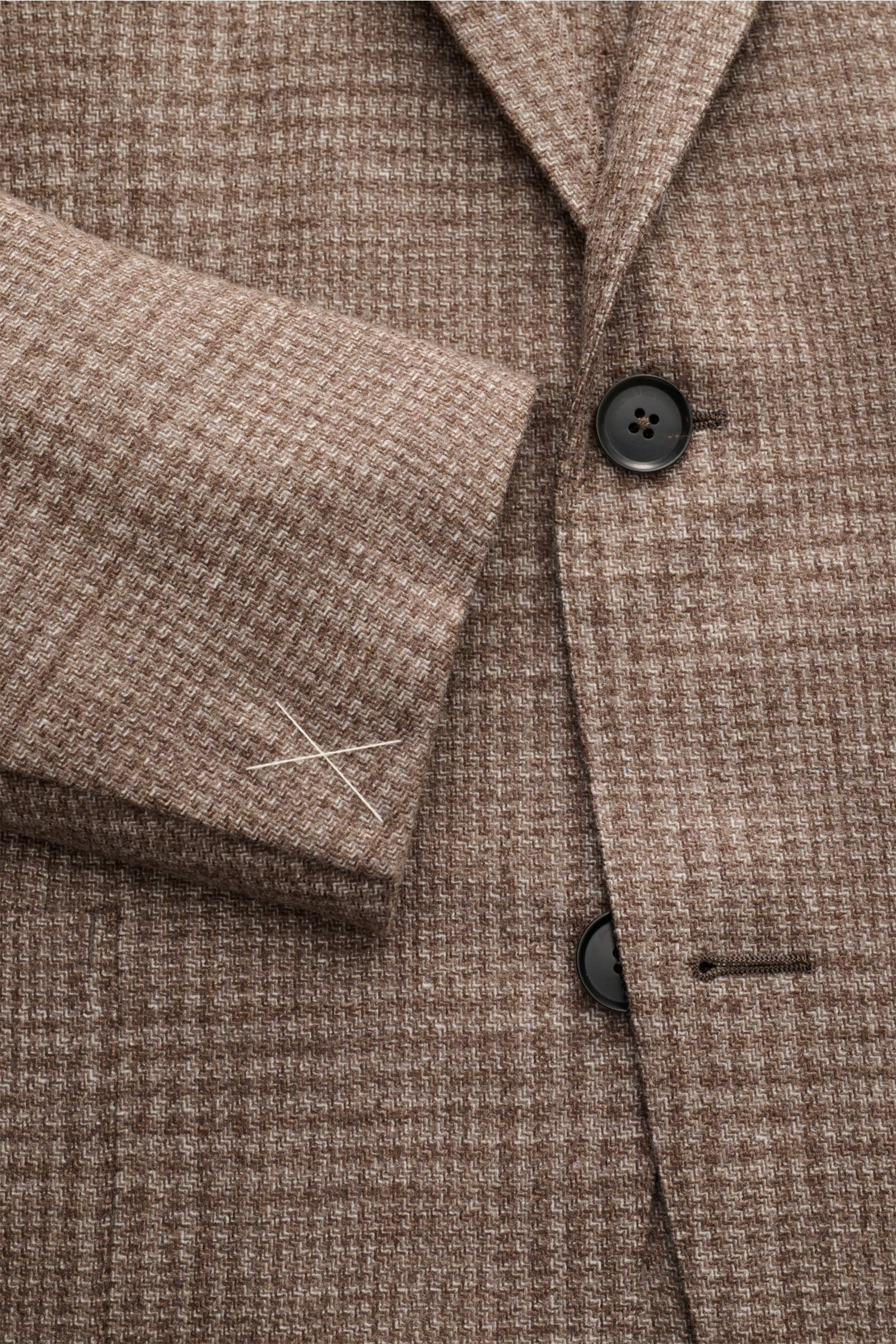 Zegna Sakko graubraun kariert aus Wolle-Cashmere mit Webstruktur, Slim Fit, tailliert, Zwei-Knopf, fallendes Revers, Detailansicht von vorne.