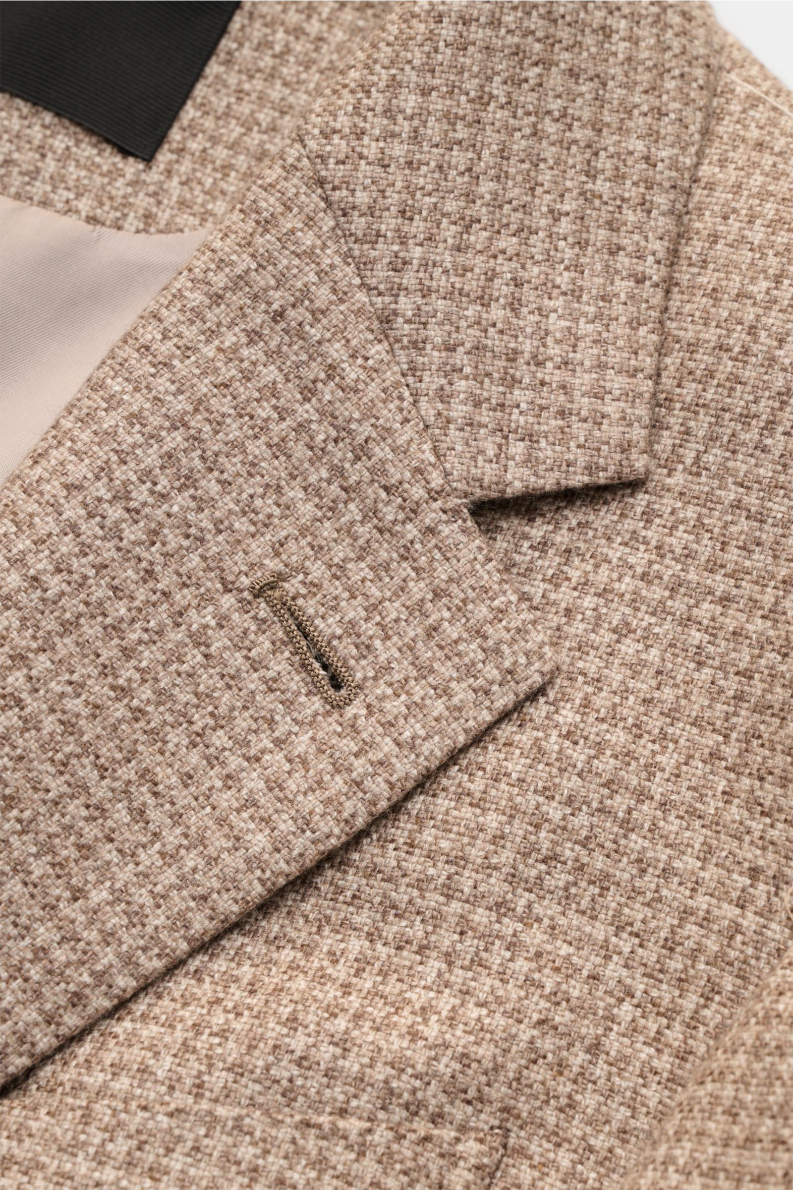 Close-up front angled view of Zegna Smart-casual jacket grey-brown/beige patterned with subtle houndstooth weave.

This smart-casual jacket made of silk and cashmere by ZEGNA, featuring a subtle houndstooth weave pattern, embodies Italian elegance and 