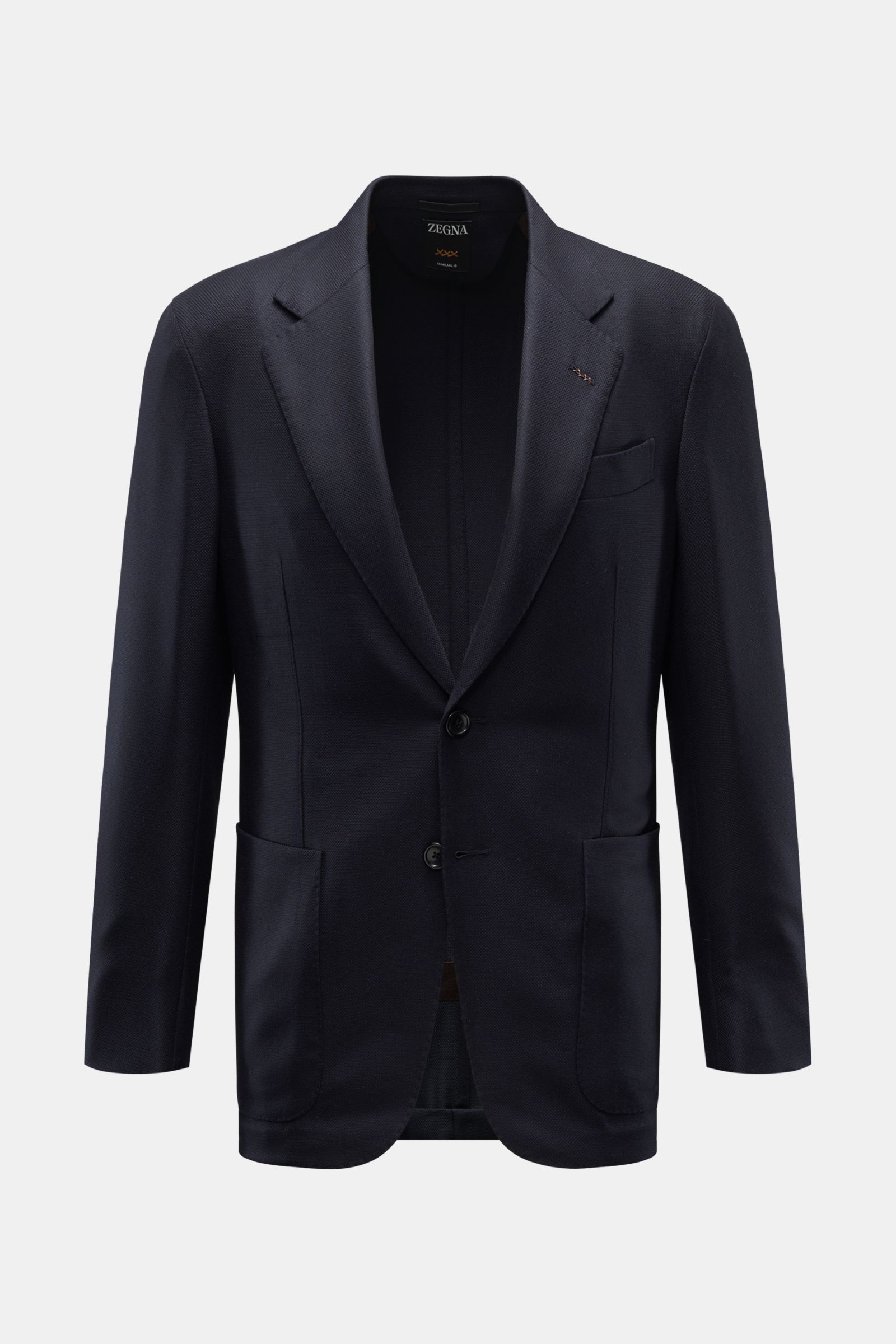 Zegna Sakko navy, Slim Fit in leichter Panama-Wolle, tailliert, Zwei-Knopf-Stil, fallendes Revers, Hüfttaschen, Ärmelabschlüsse unfertig, frontal fotografiert.