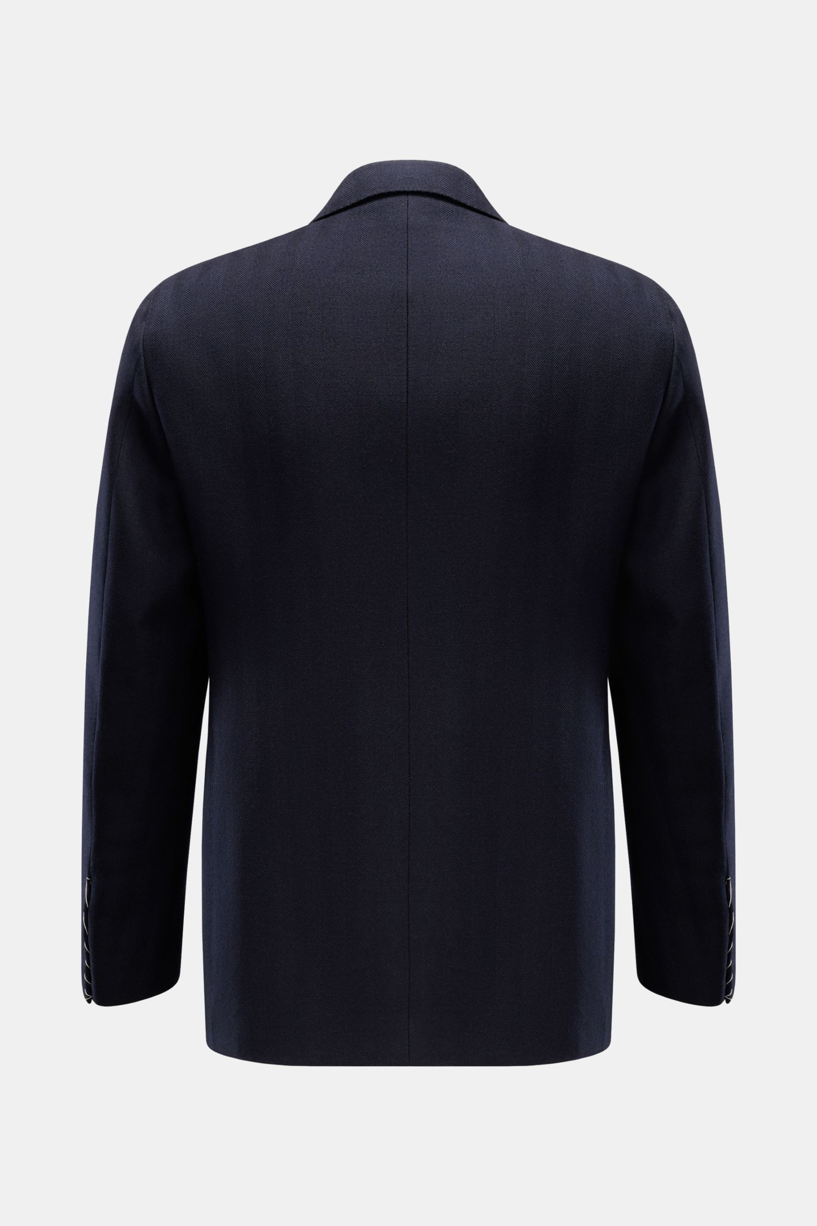 Rear view of Caruso Sakko 'Aida' navy jacket in slim fit, showing tonal herringbone wool texture, soft feel, and maritime design.

Description: Feine Webstruktur, italienische Eleganz – das Sakko 'Aida' von CARUSO im zweireihigen Drei-Knopf-Stil ist gemac