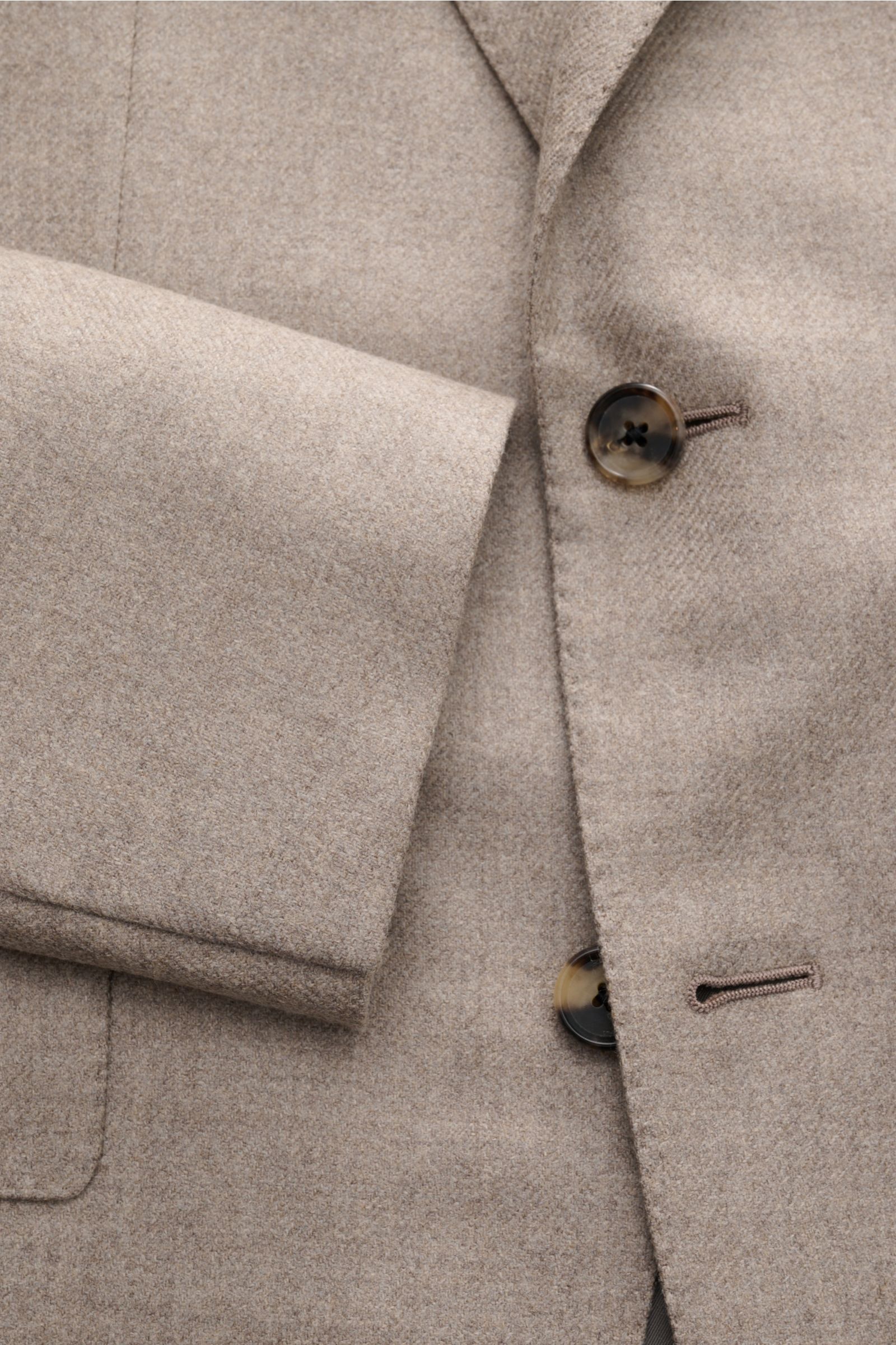 Caruso Sakko 'Aida' beige meliert, nah – taillierter Zwei-Knopf-Stil, fallendes Revers, Wolle-Cashmere-Mix, weicher Griff, Slim Fit, klassische Brusttasche.