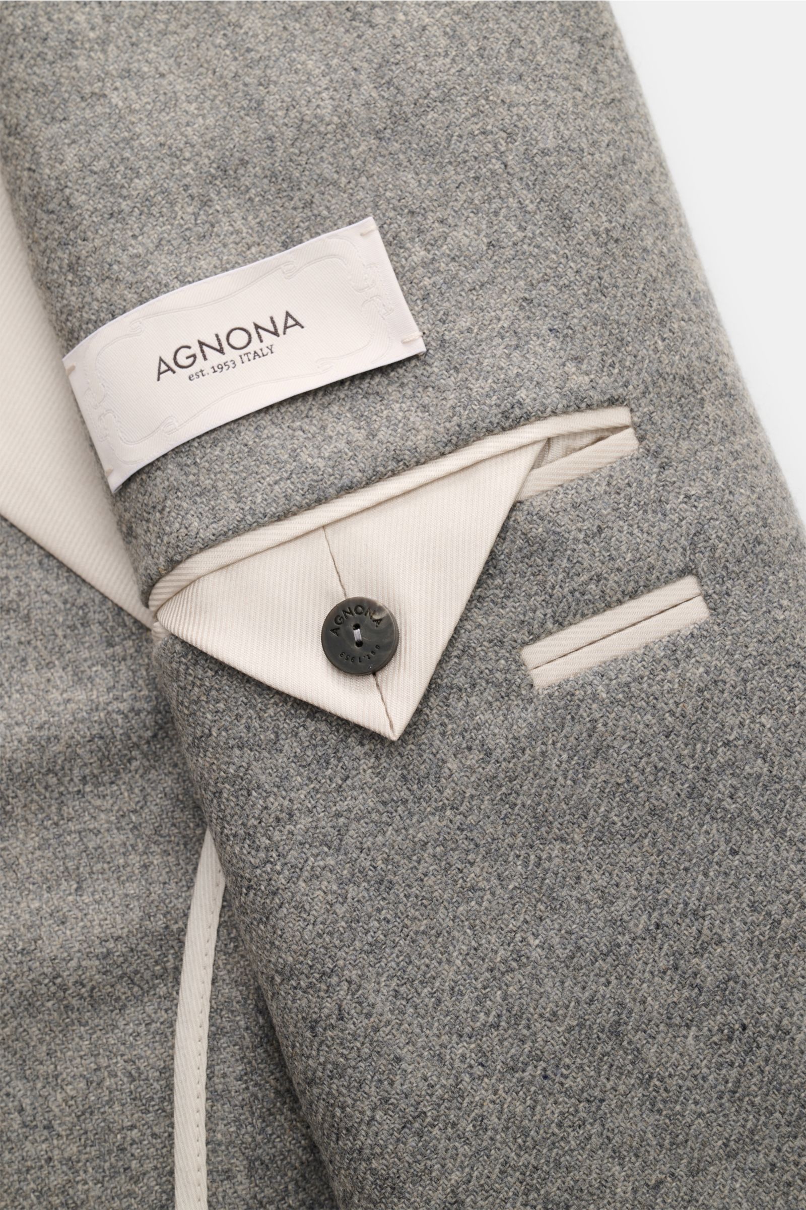 Agnona Cashmere Sakko grau meliert in Nahaufnahme von innen mit feinem Gewebe, Knopf, Kissing Buttons, Slim Fit und halb gefüttert.