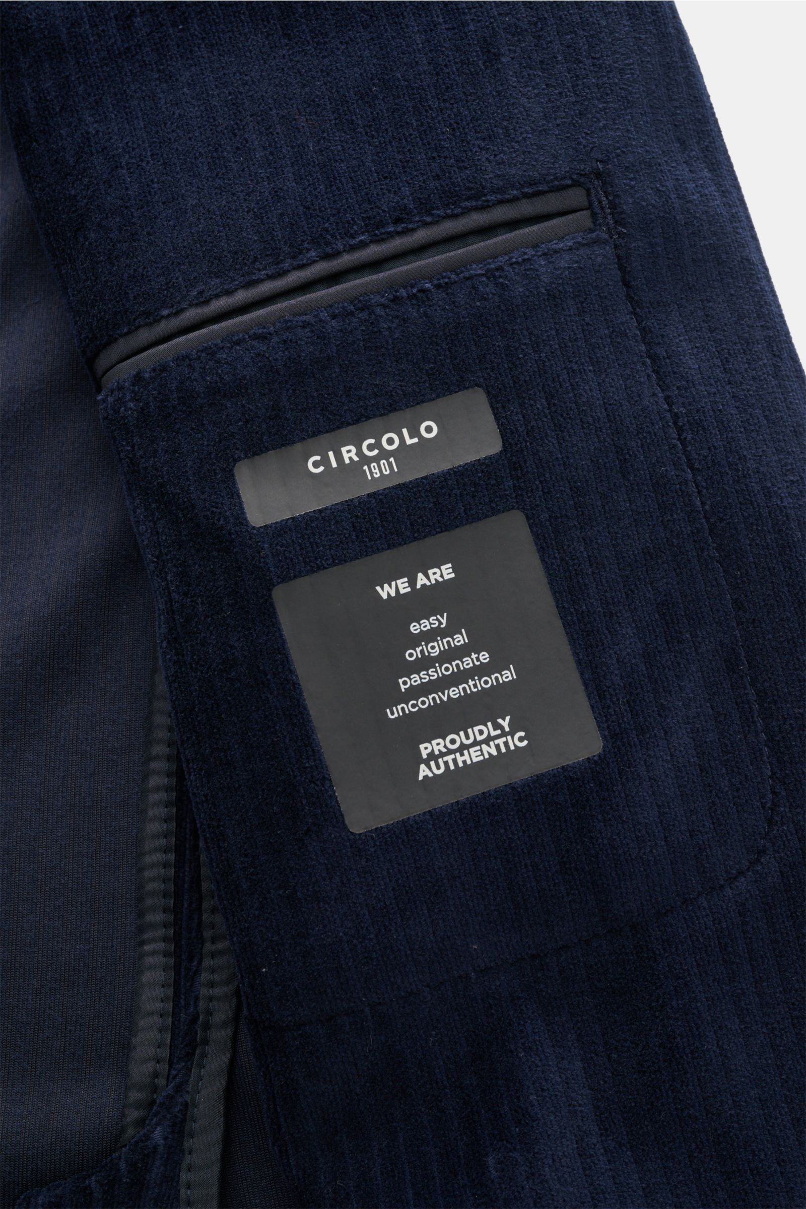 Close-up inside view of the Circolo 1901 Cordsakko navy showing the soft, unconstructed corduroy fabric with label, highlighting lightweight cotton microfiber jersey, slim fit, tailored two-button style, notch lapel, classic chest pocket, patch hip pocket