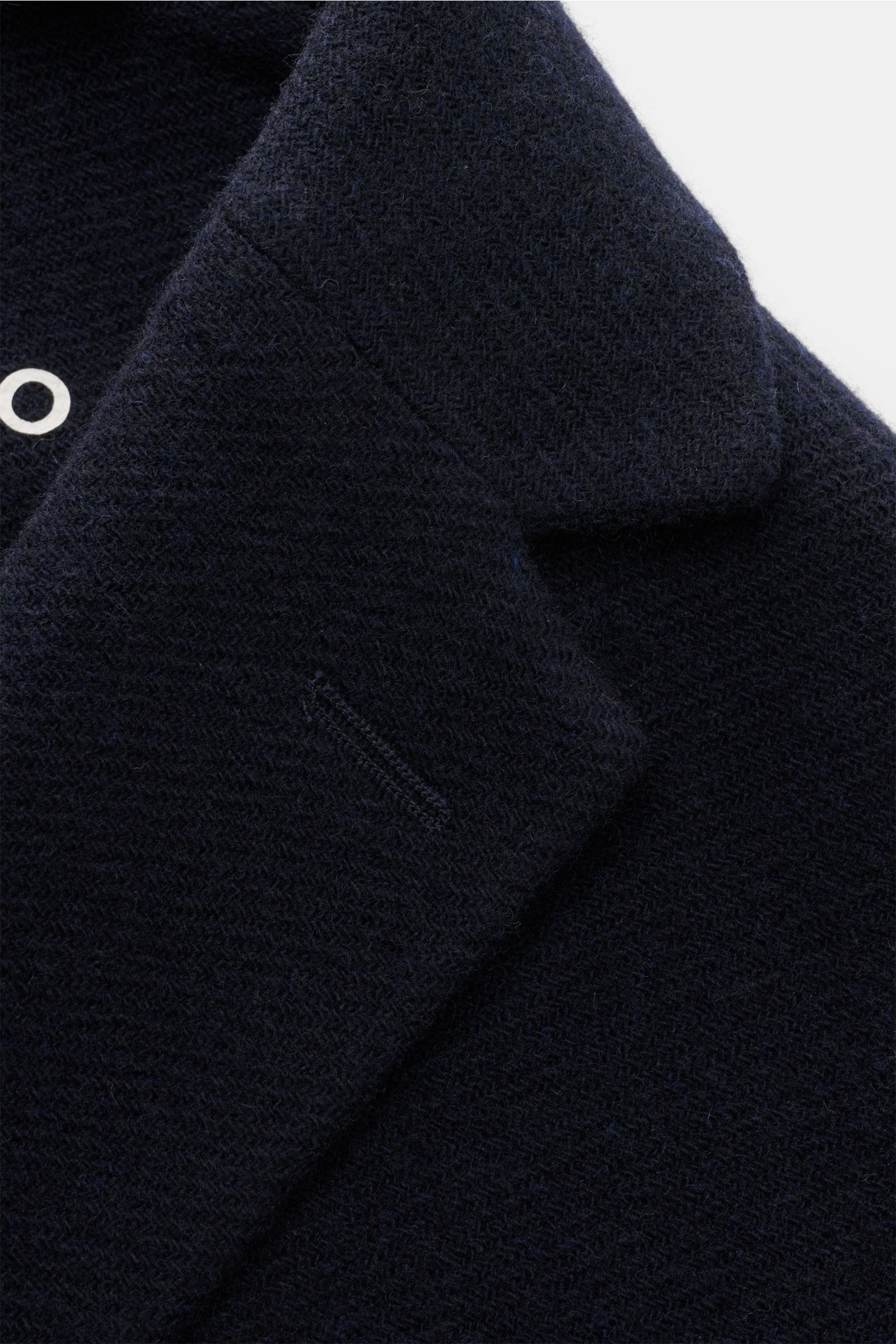 Close-up image of the navy wool and cashmere Circolo 1901 Sakko showing the soft textured fabric and detailed lapel from a top-front angle. When comfort meets class, Circolo 1901 is a name: this jacket combines wool and cashmere for a soft touch with clas